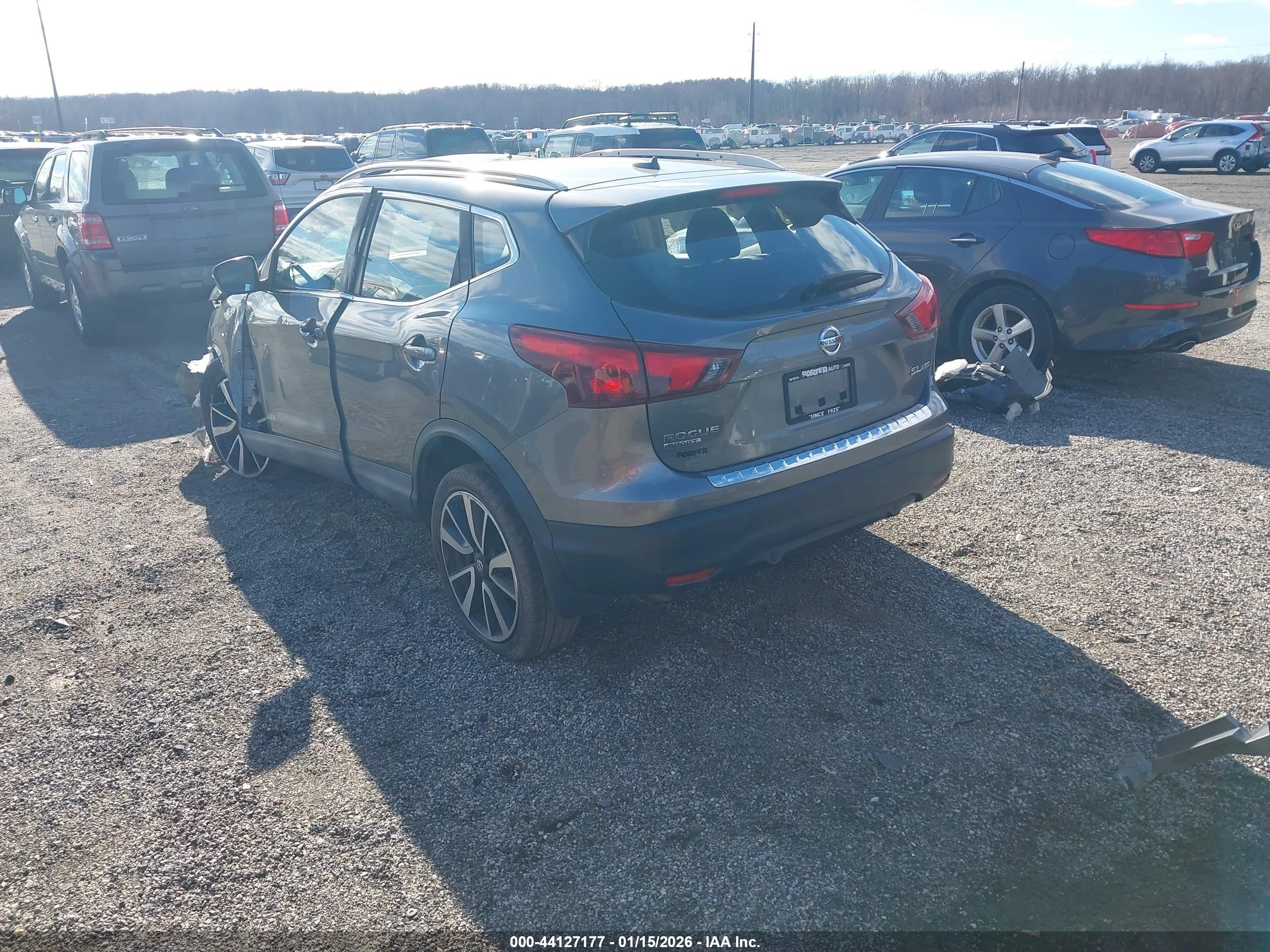 NISSAN ROGUE image 3
