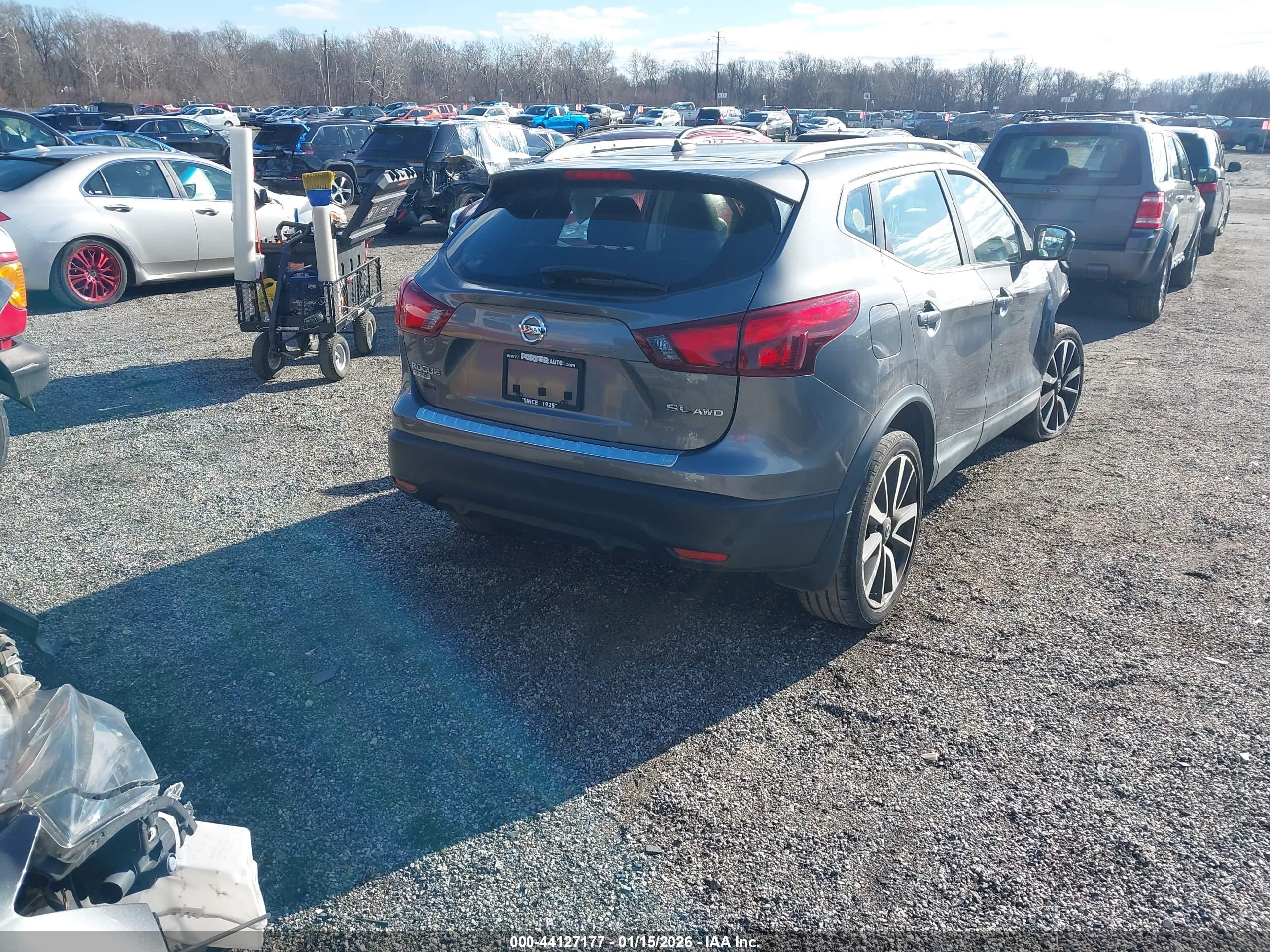 NISSAN ROGUE image 4