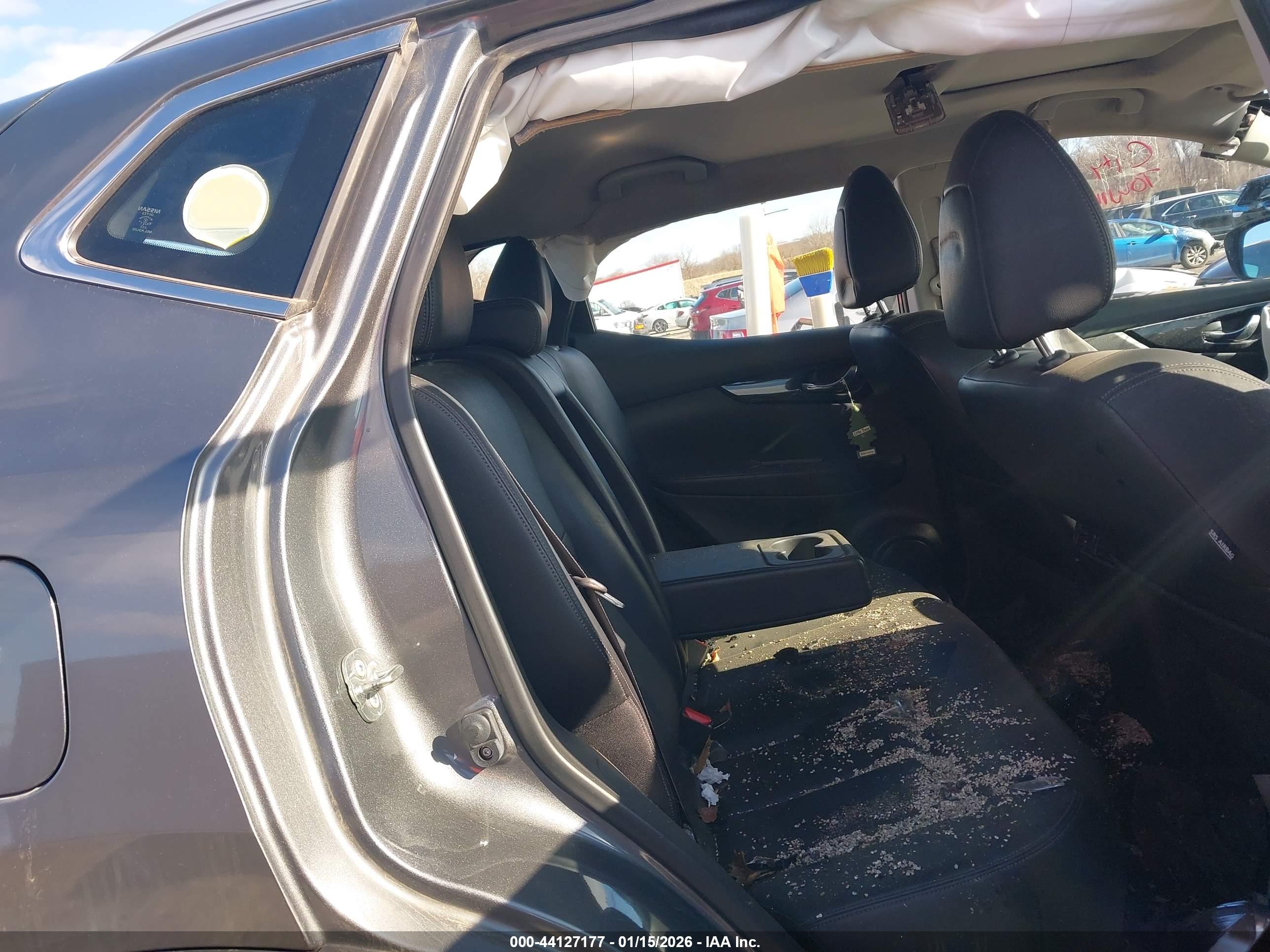 NISSAN ROGUE image 8