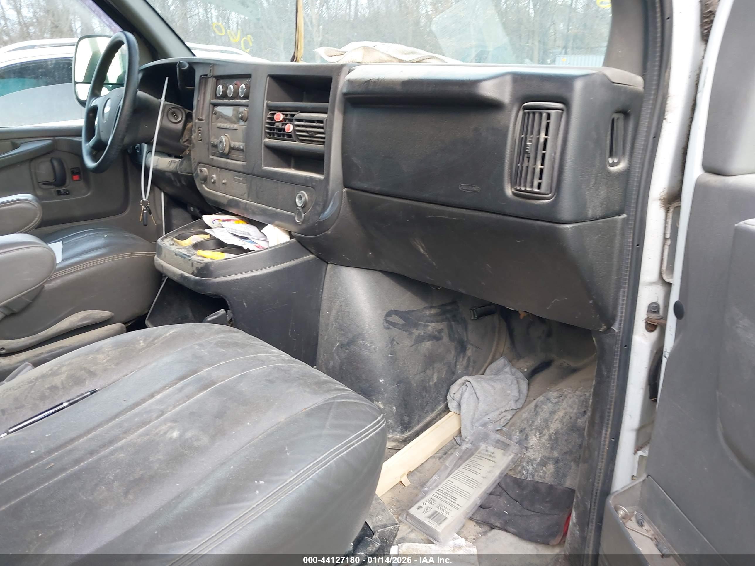 CHEVROLET EXPRESS image 5