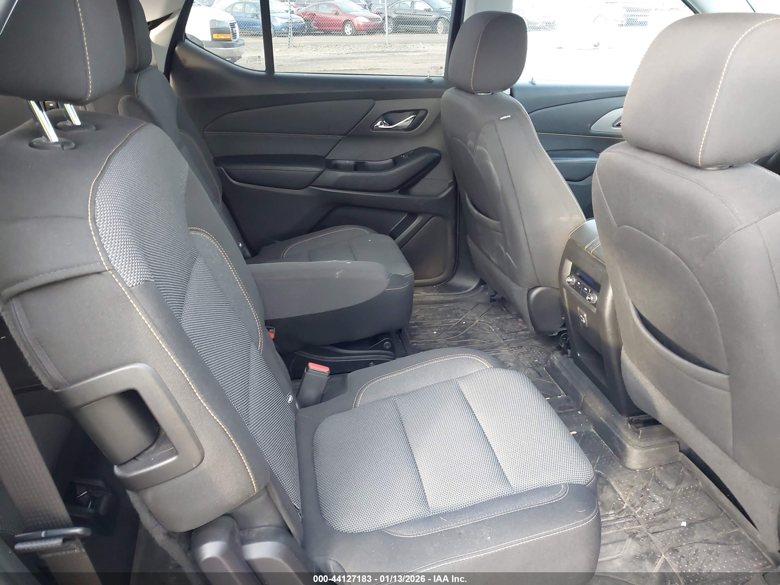 CHEVROLET TRAVERSE image 8