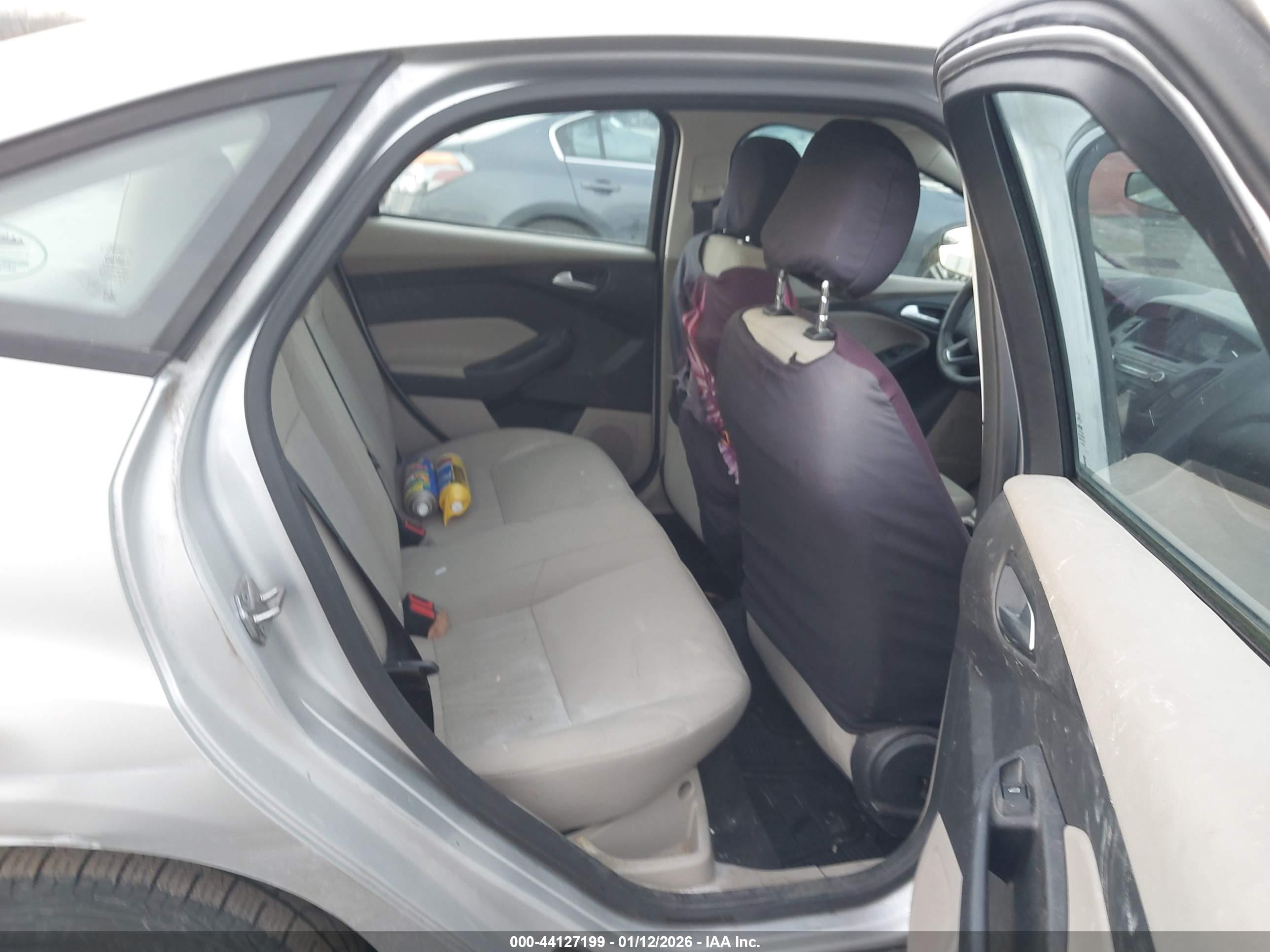 FORD FOCUS image 8