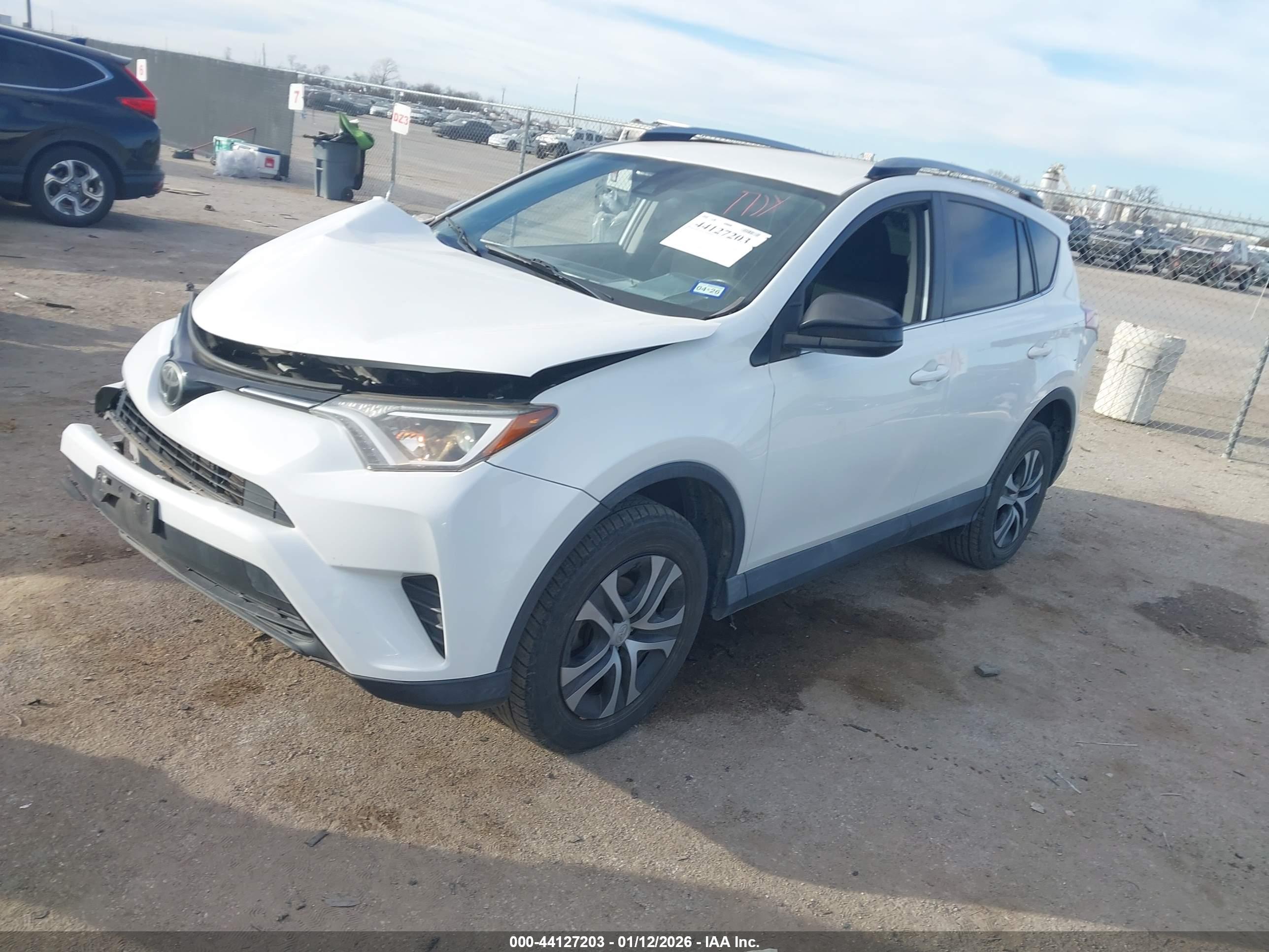 TOYOTA RAV4 image 2