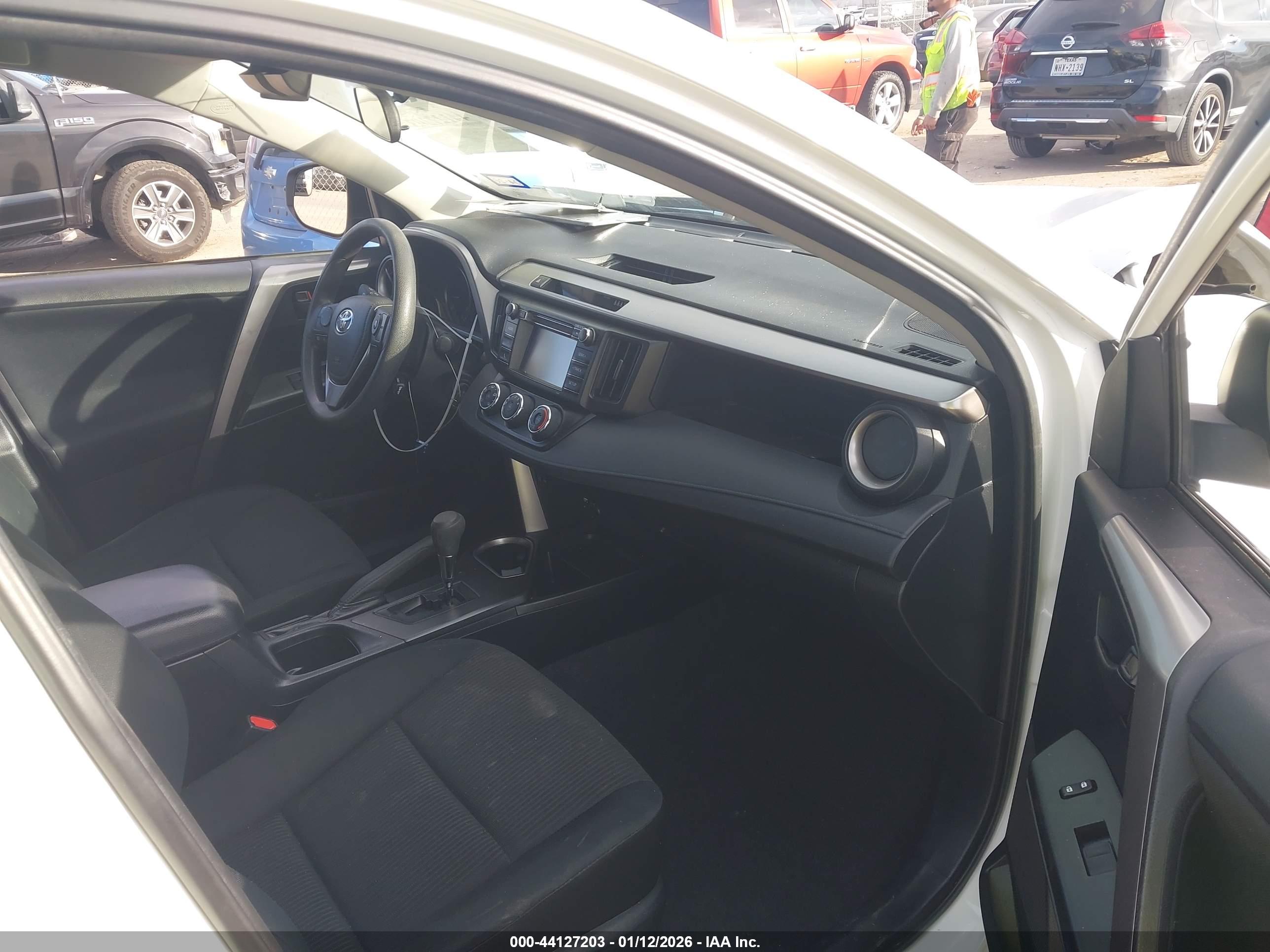 TOYOTA RAV4 image 5