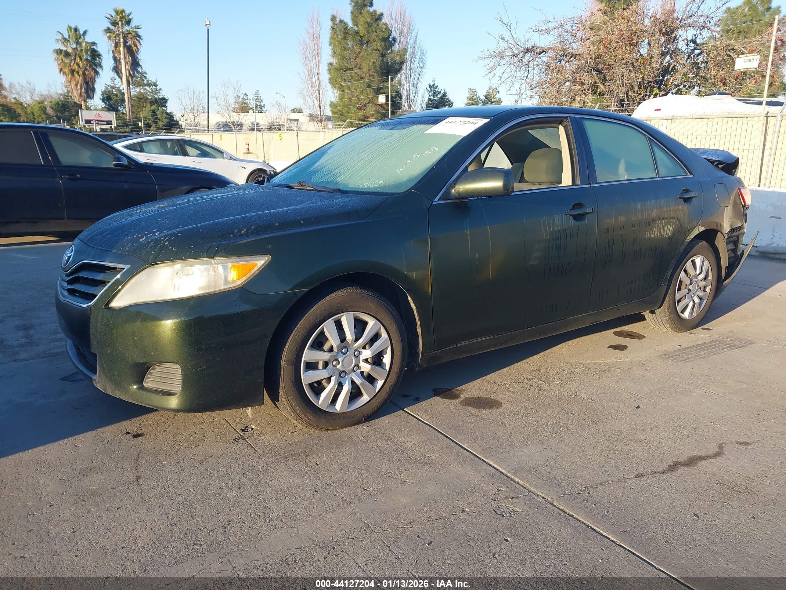 TOYOTA CAMRY image 2