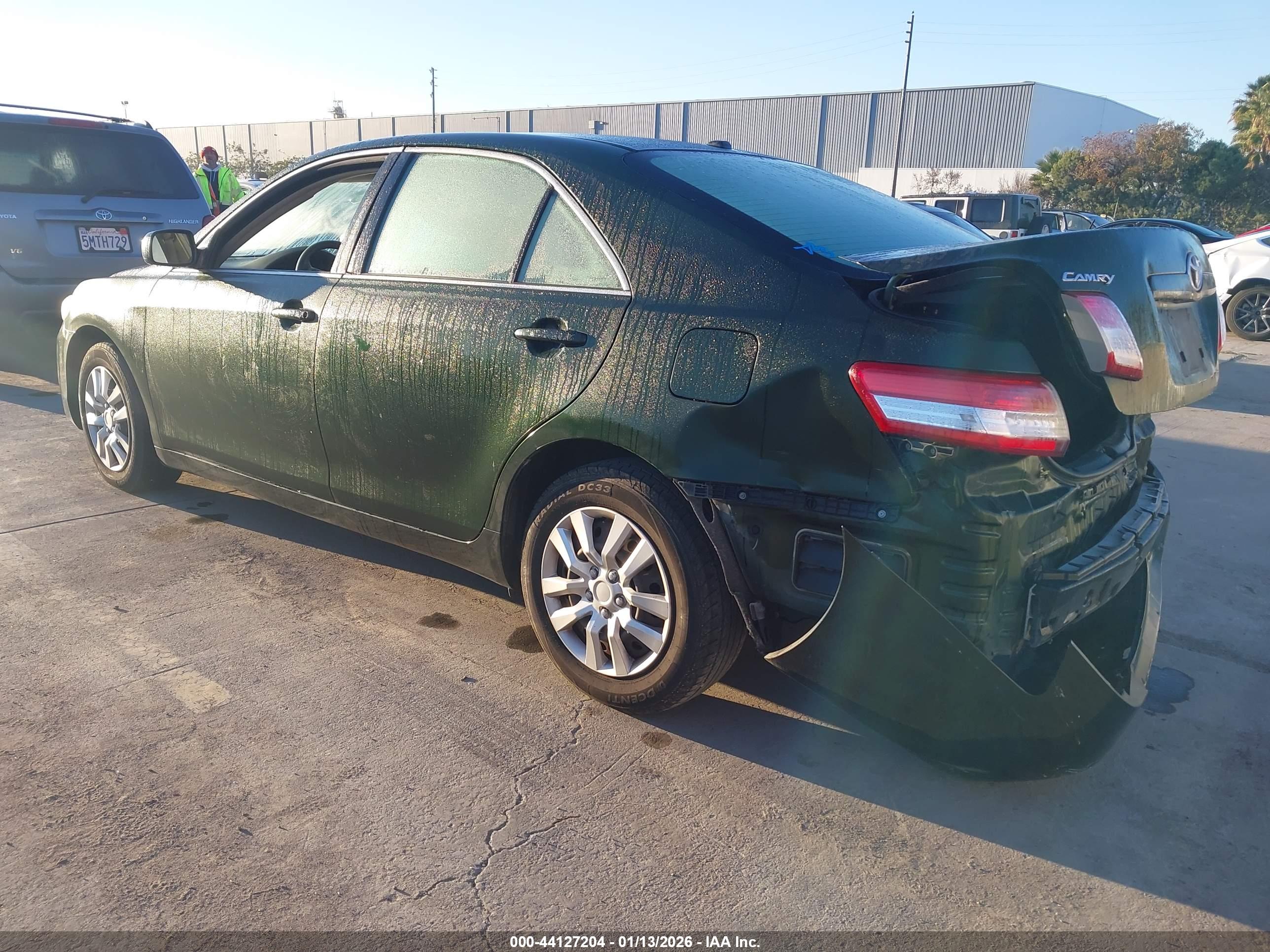 TOYOTA CAMRY image 3