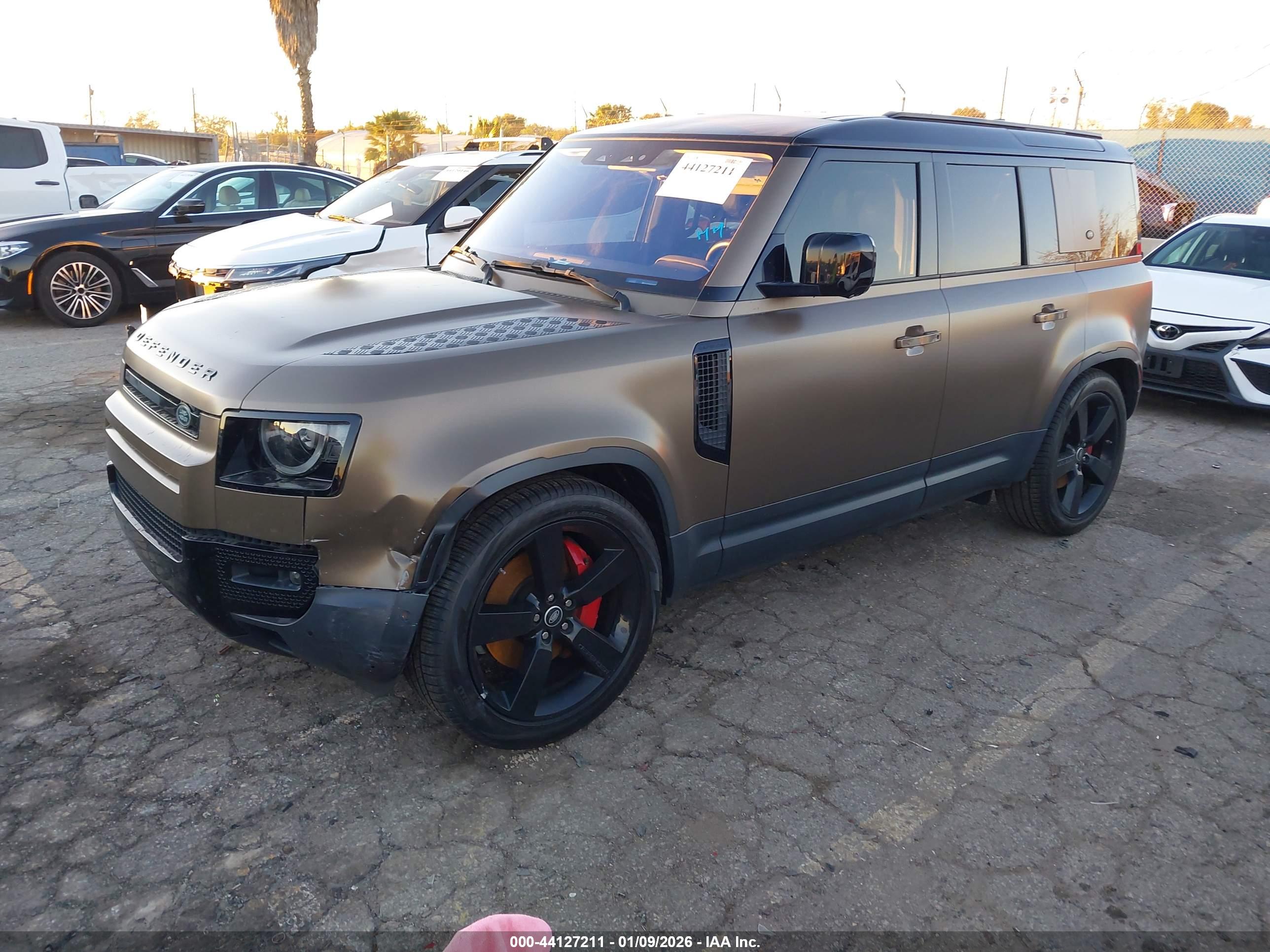 LAND ROVER image 2