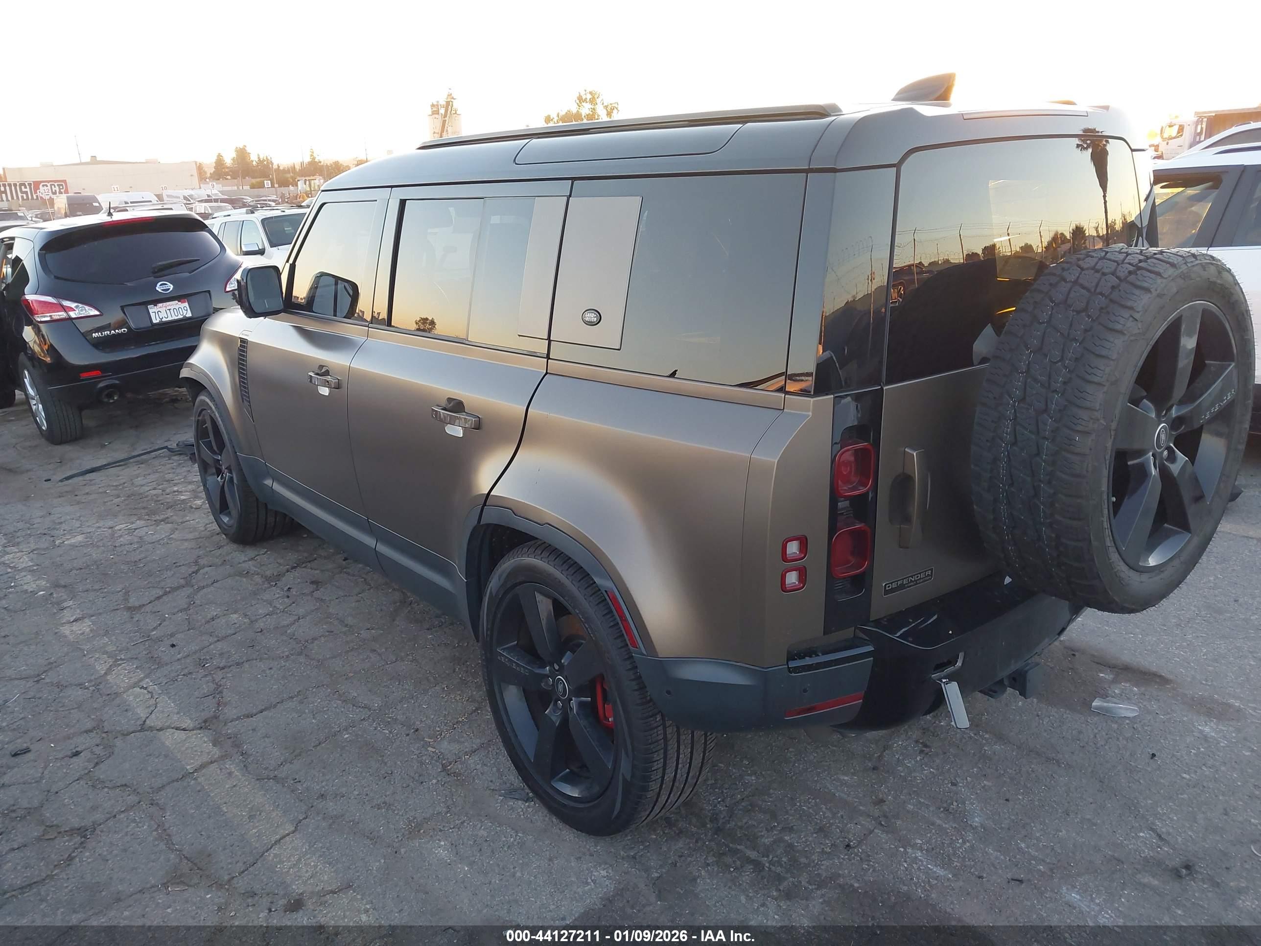 LAND ROVER image 3