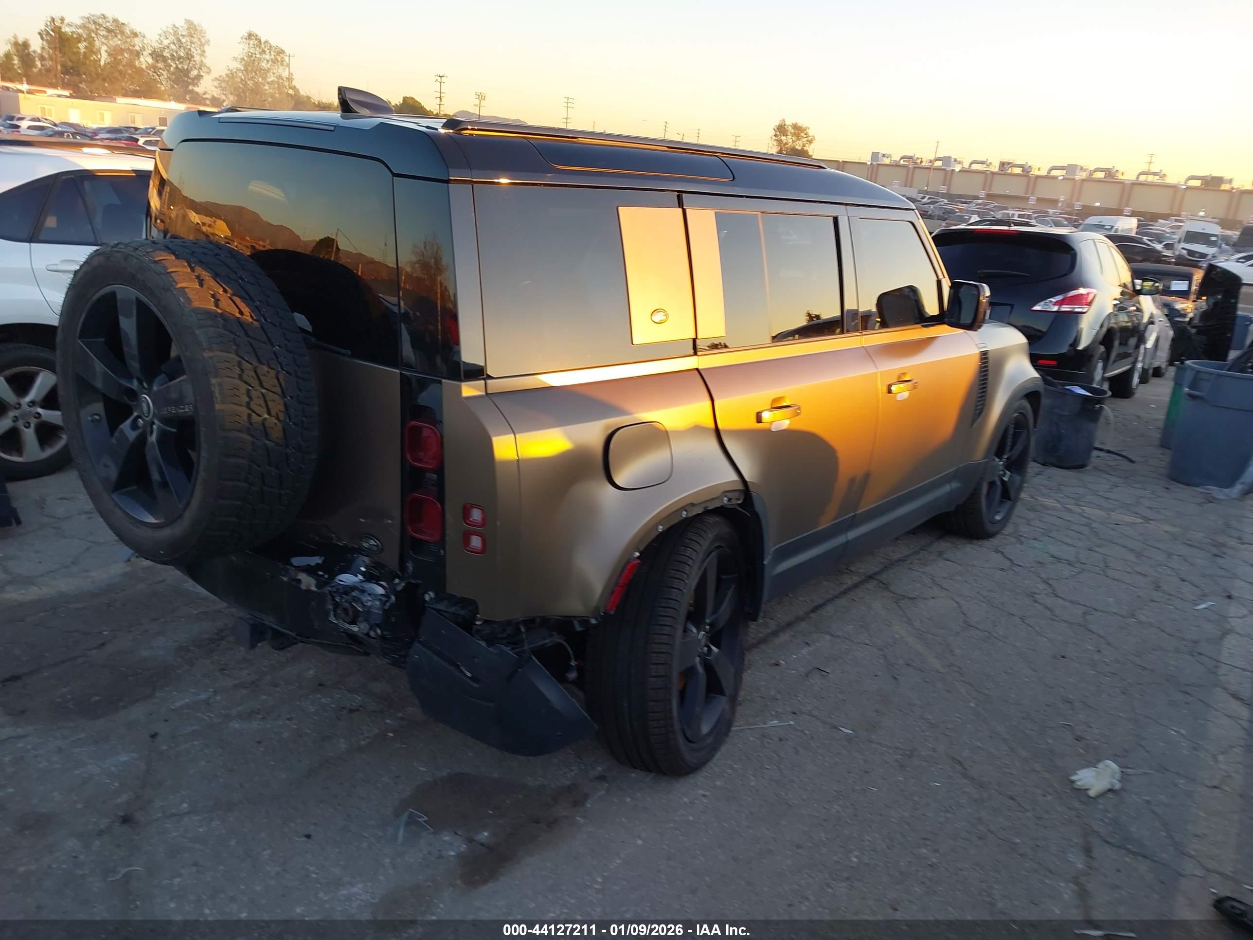 LAND ROVER image 4