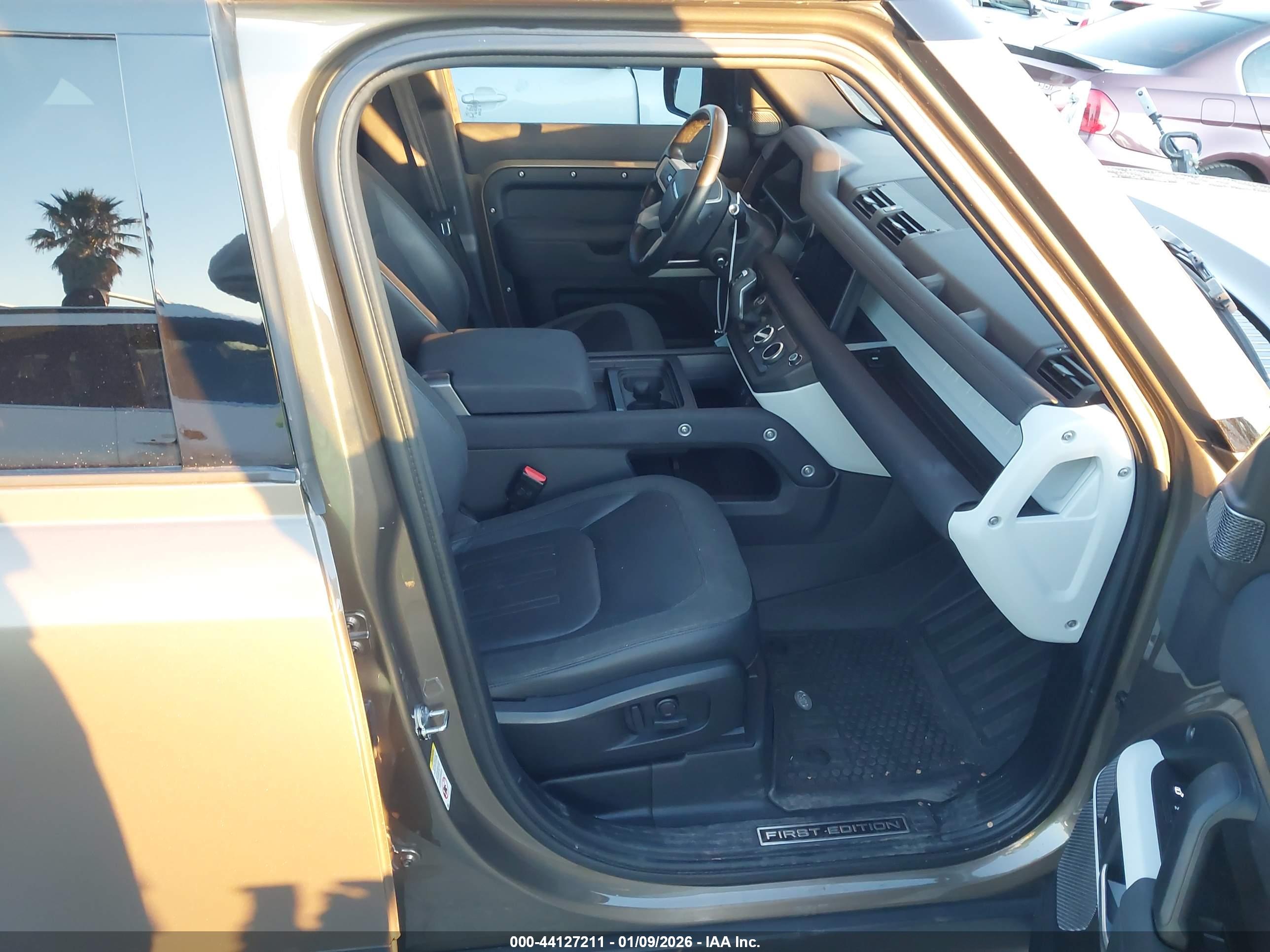LAND ROVER image 5