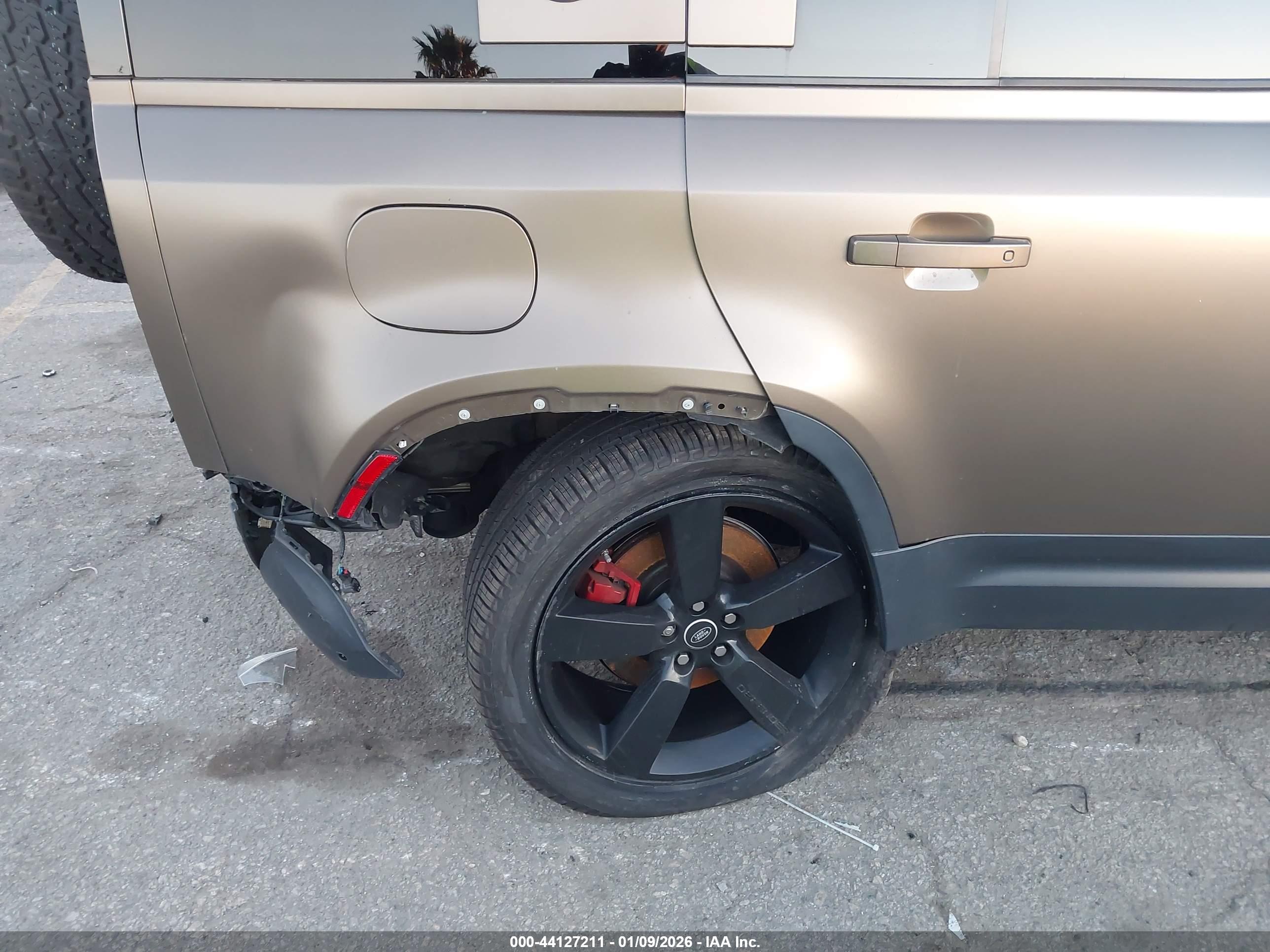 LAND ROVER image 6