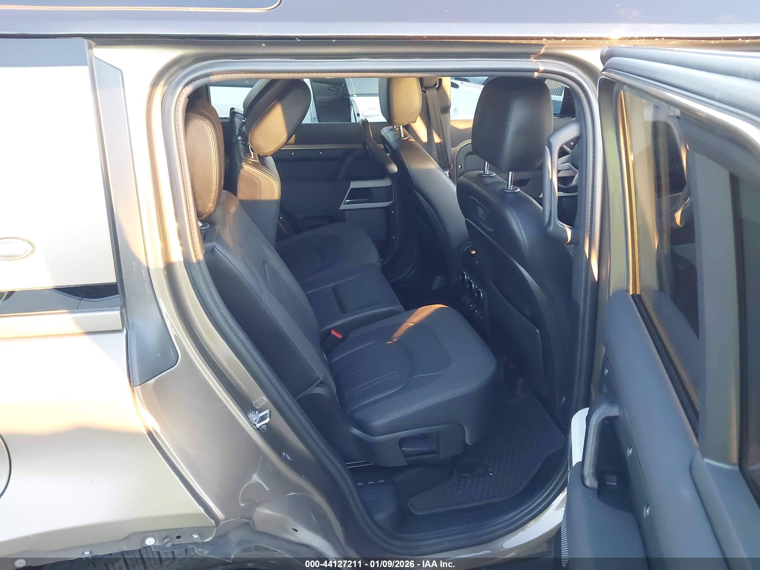LAND ROVER image 8