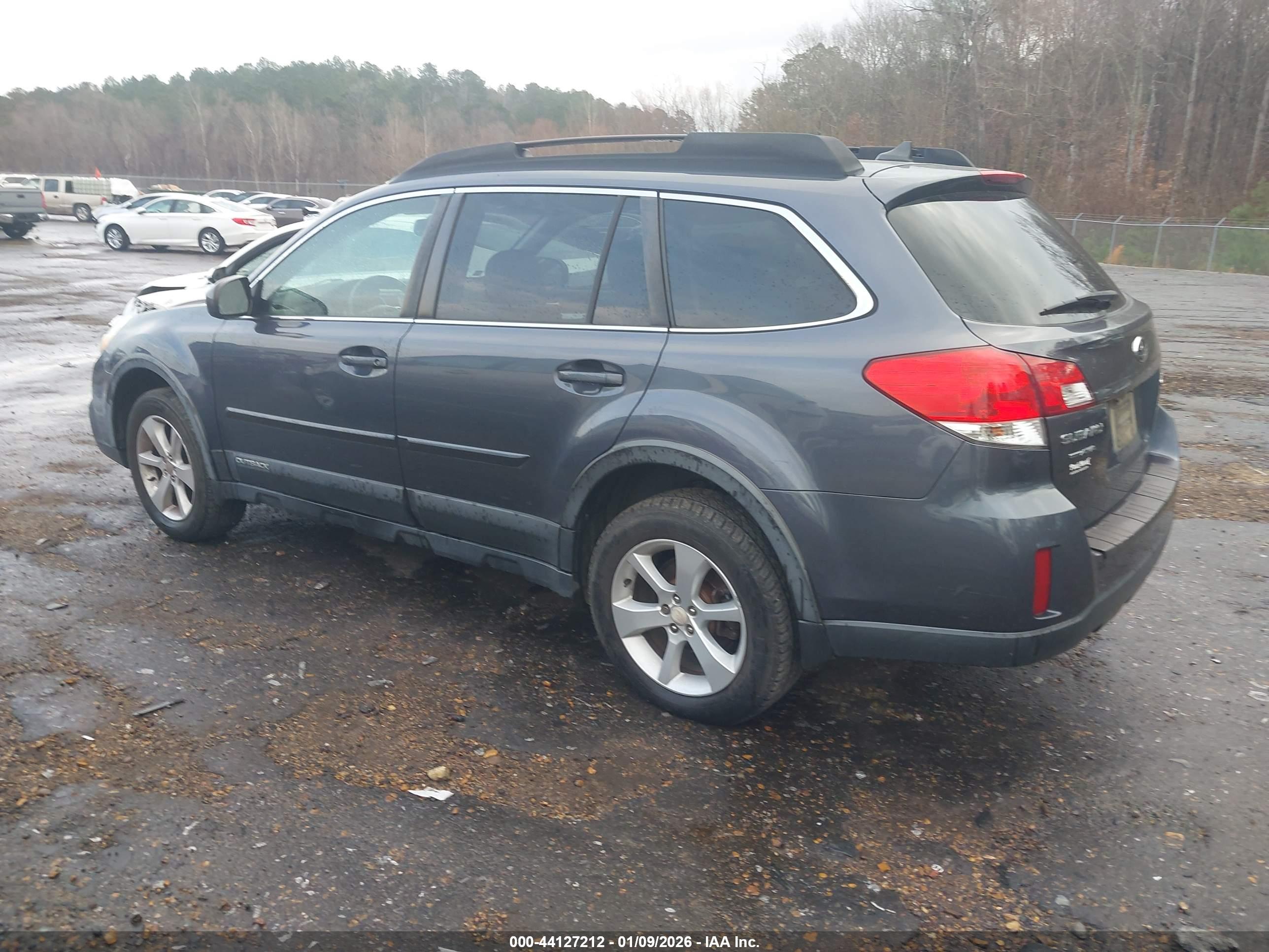 SUBARU OUTBACK image 3