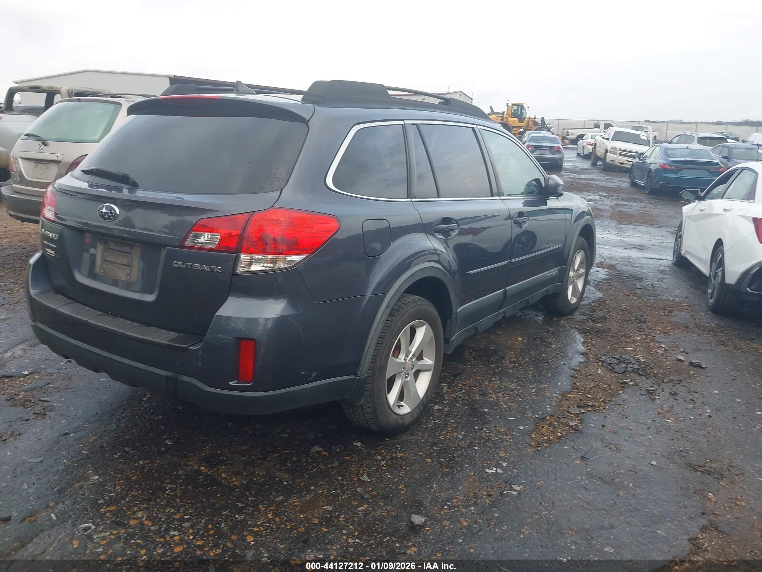 SUBARU OUTBACK image 4