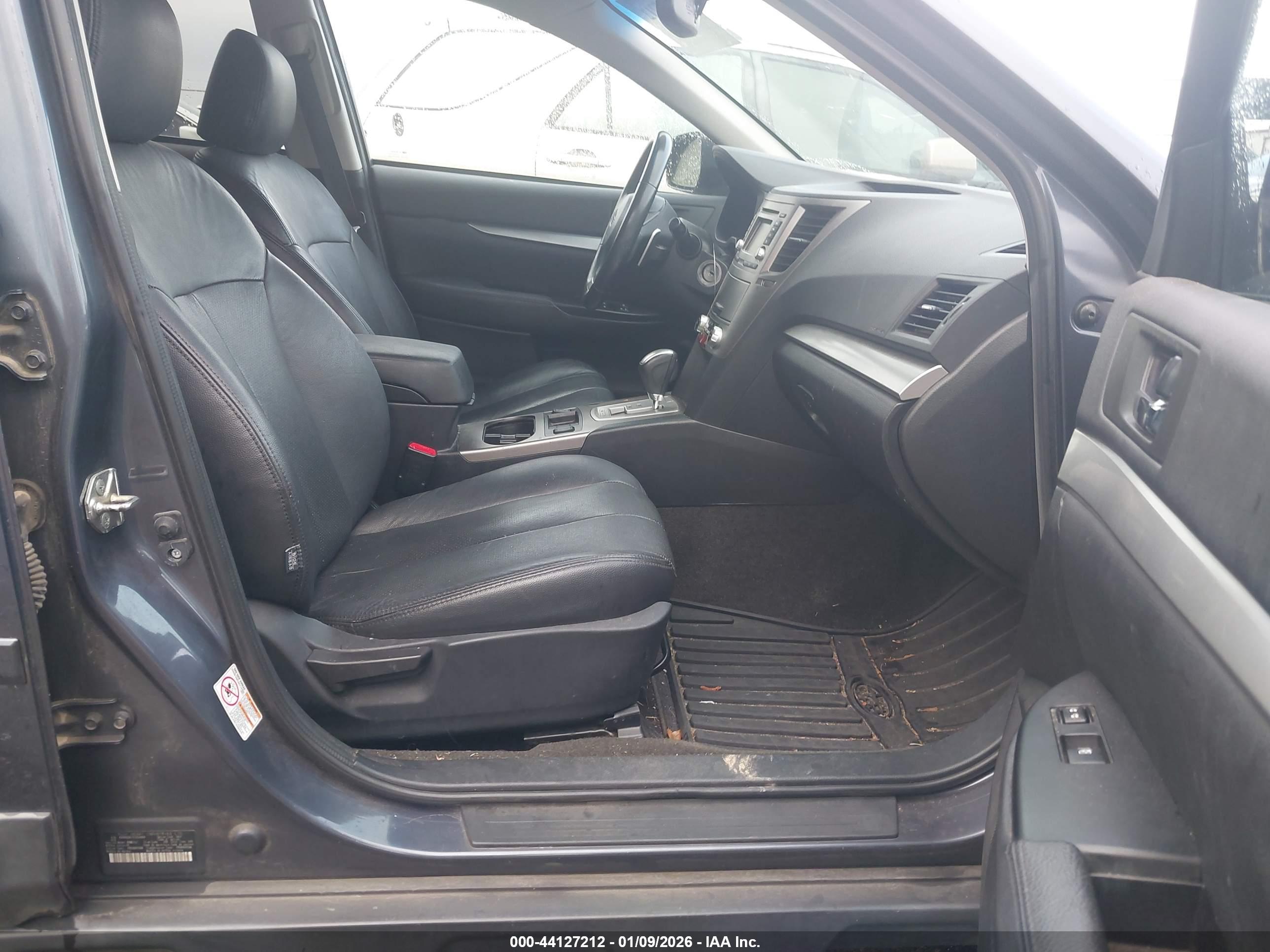 SUBARU OUTBACK image 5