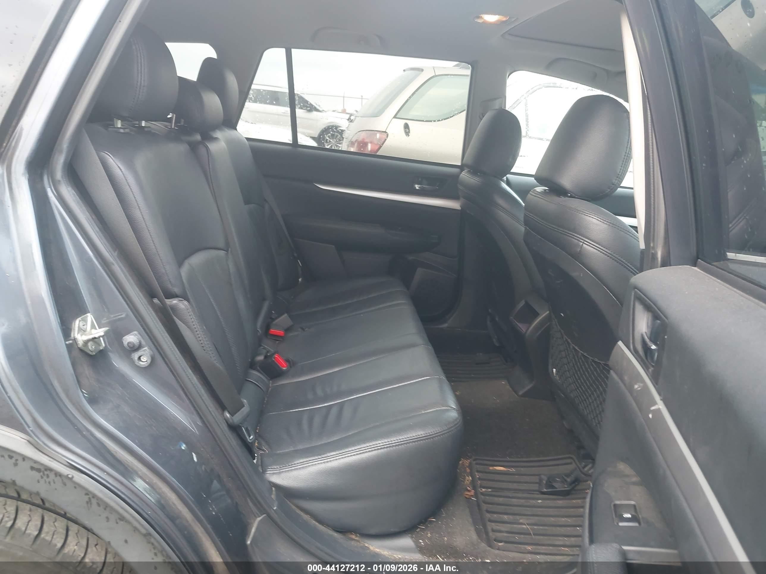SUBARU OUTBACK image 8
