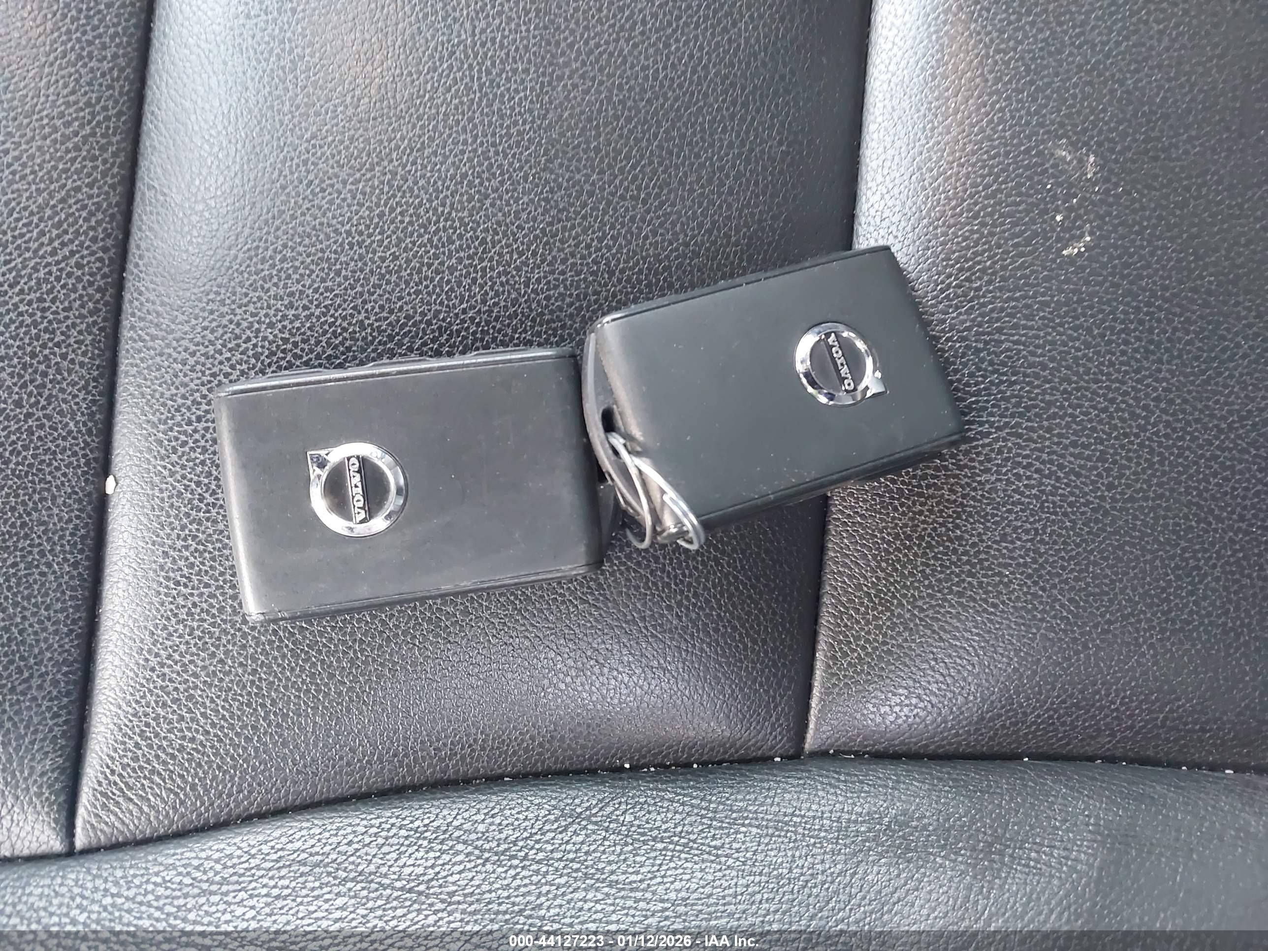 VOLVO XC40 image 11