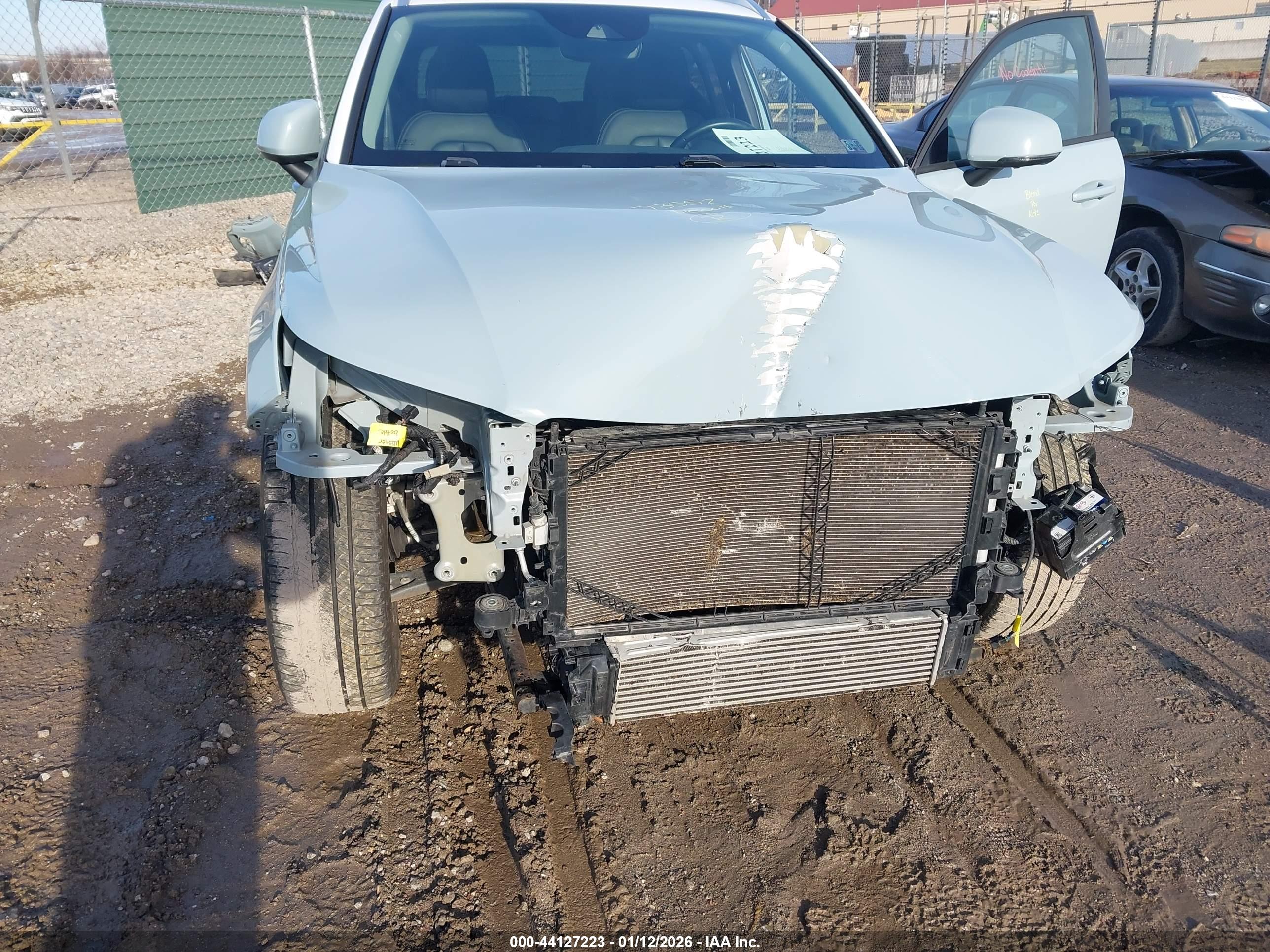 VOLVO XC40 image 6