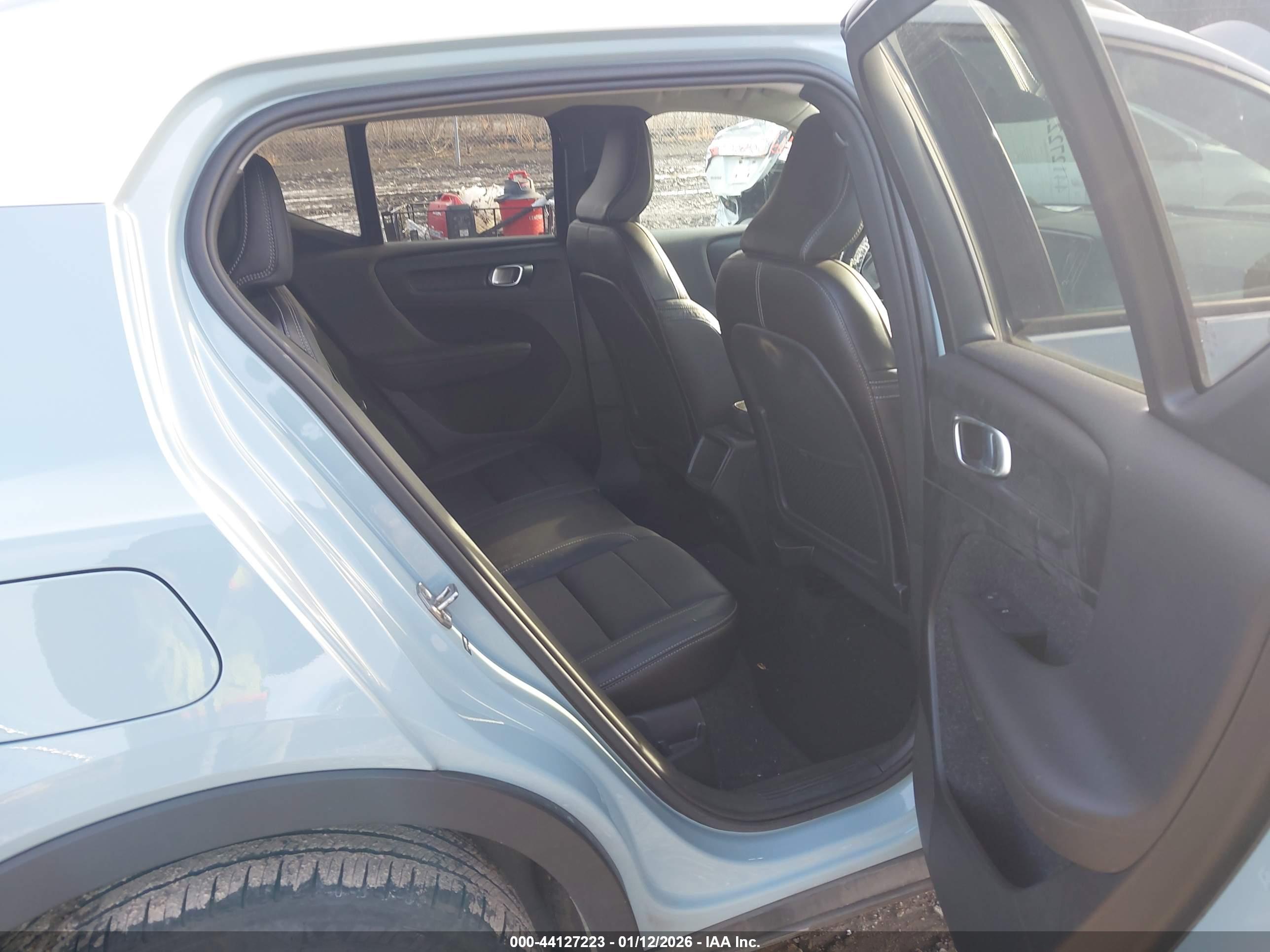 VOLVO XC40 image 8