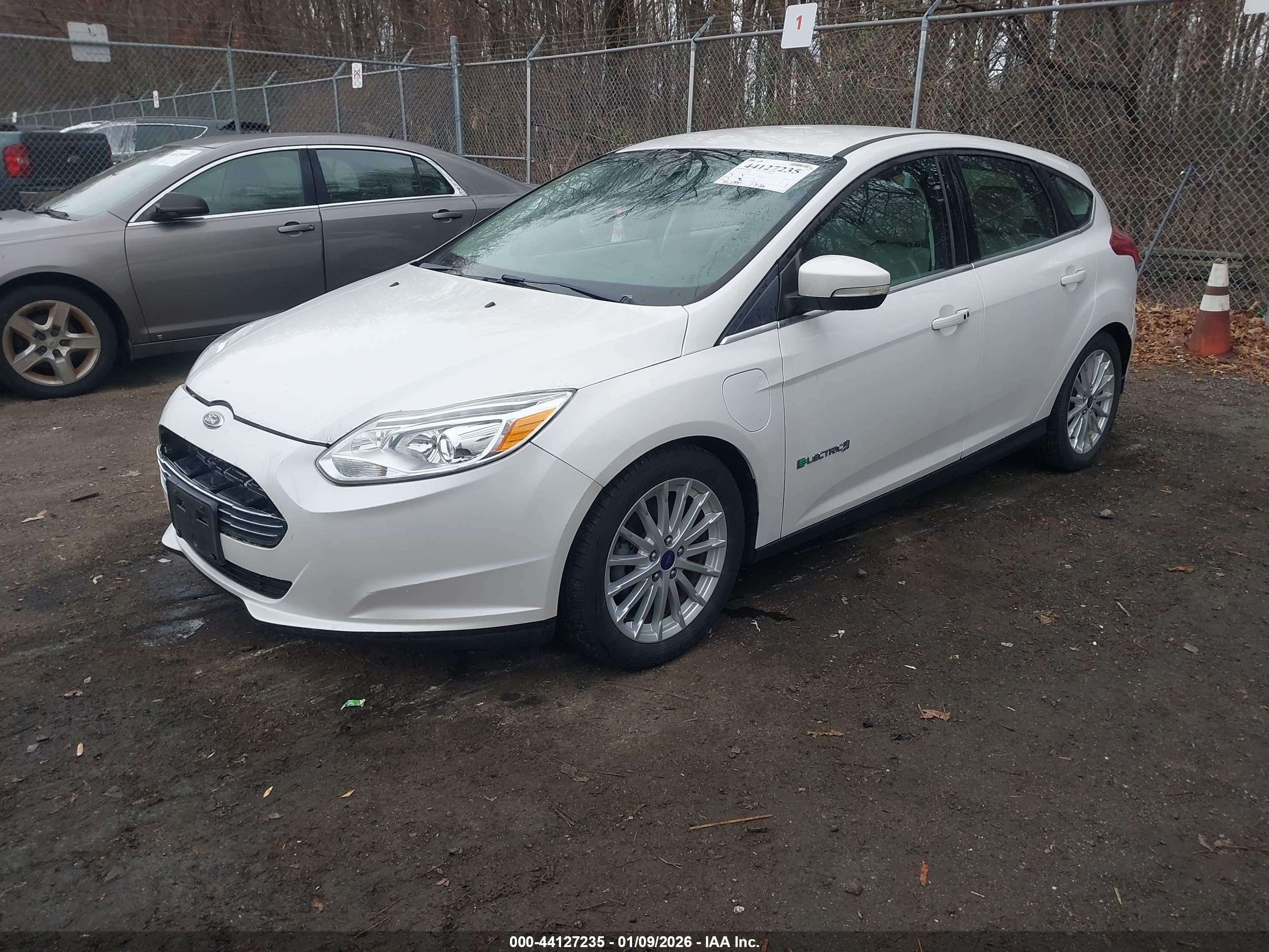 FORD FOCUS image 2