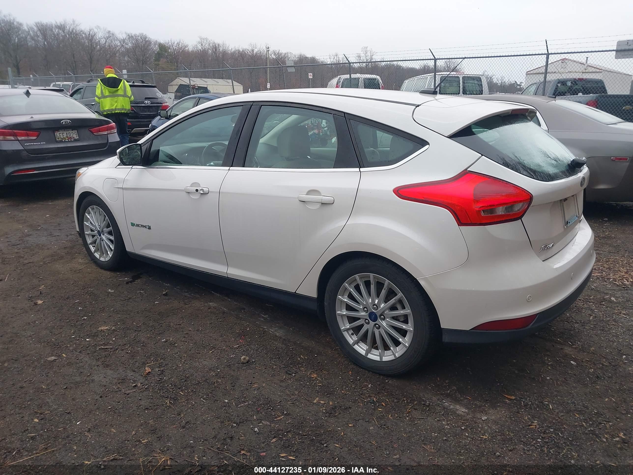 FORD FOCUS image 3