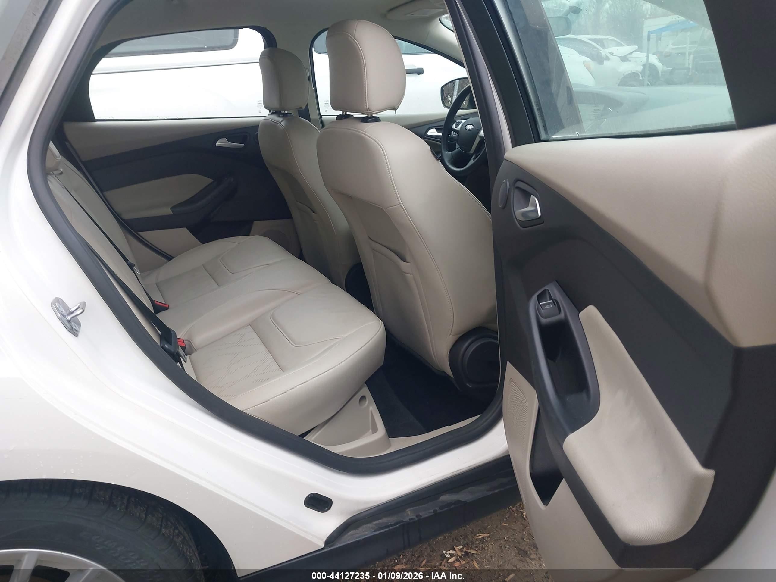 FORD FOCUS image 8