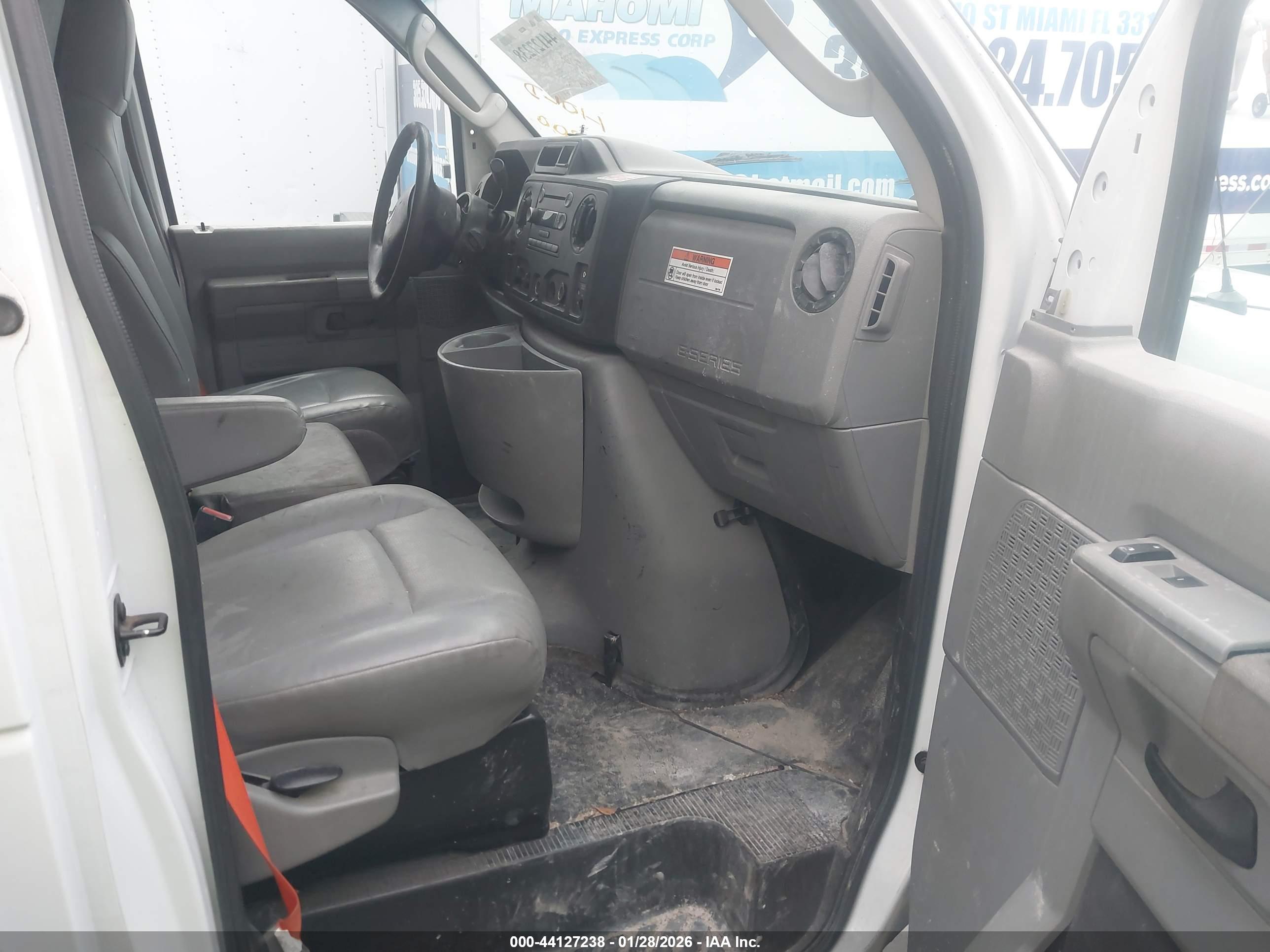 FORD E-350 image 7
