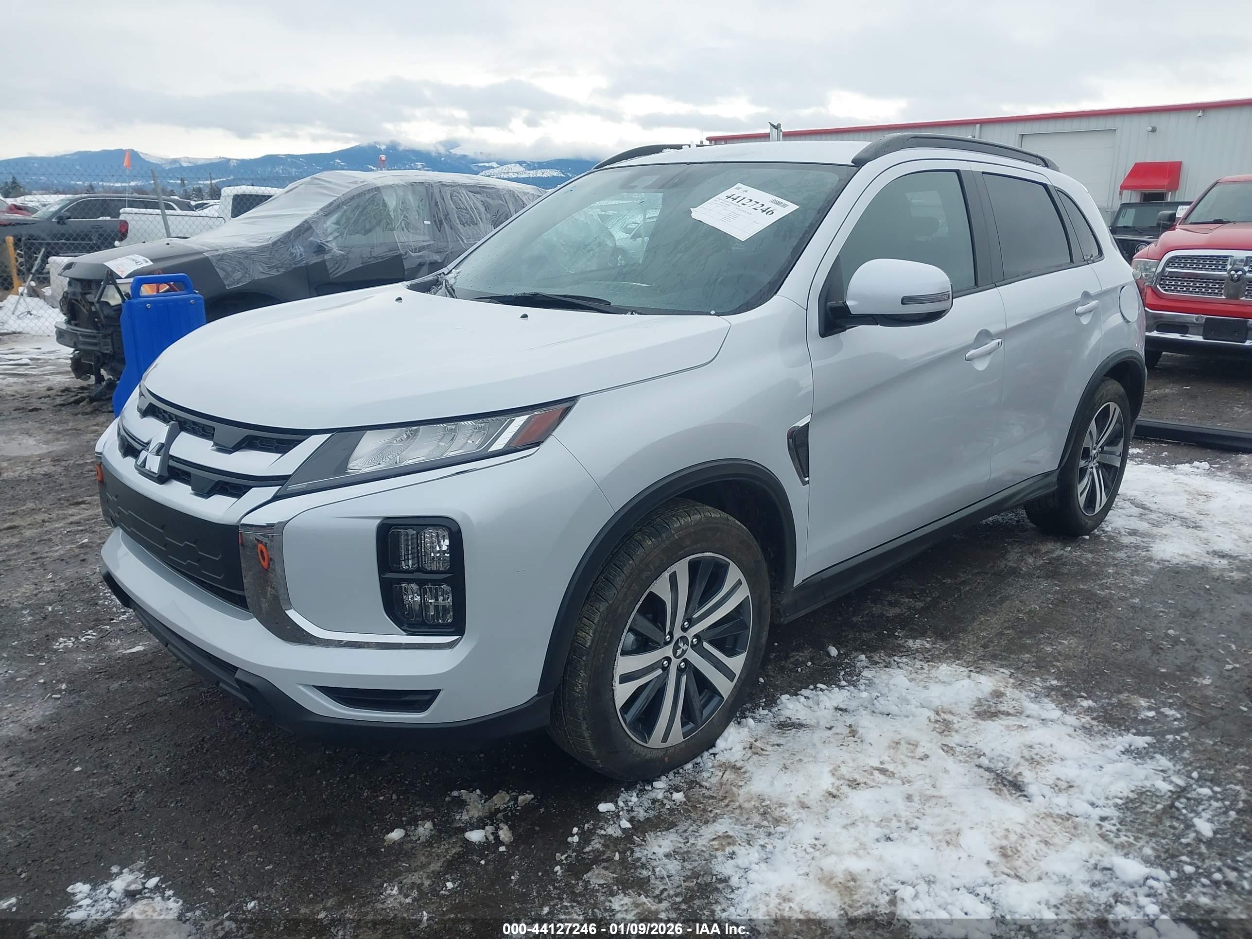 MITSUBISHI OUTLANDER image 2