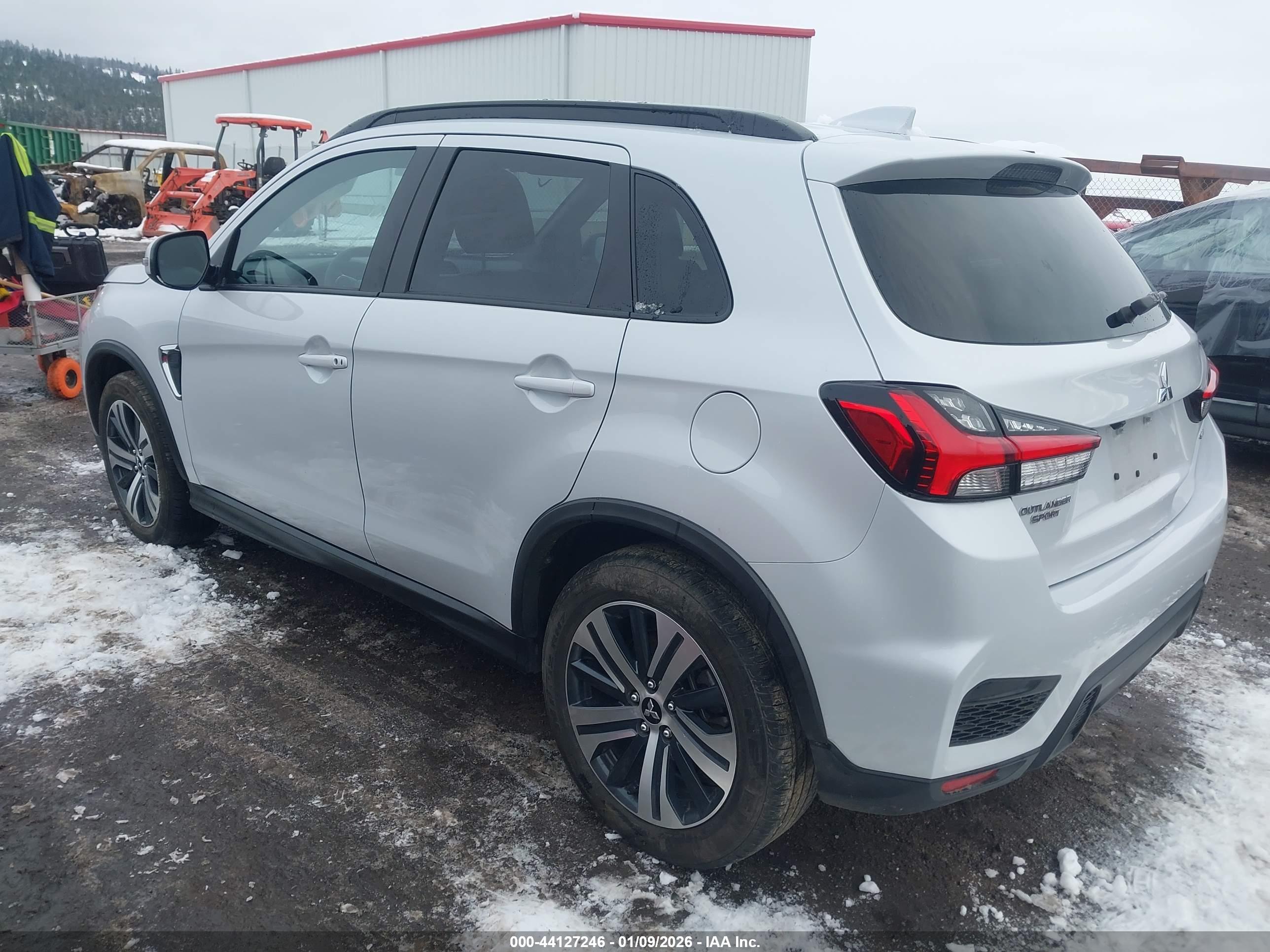 MITSUBISHI OUTLANDER image 3