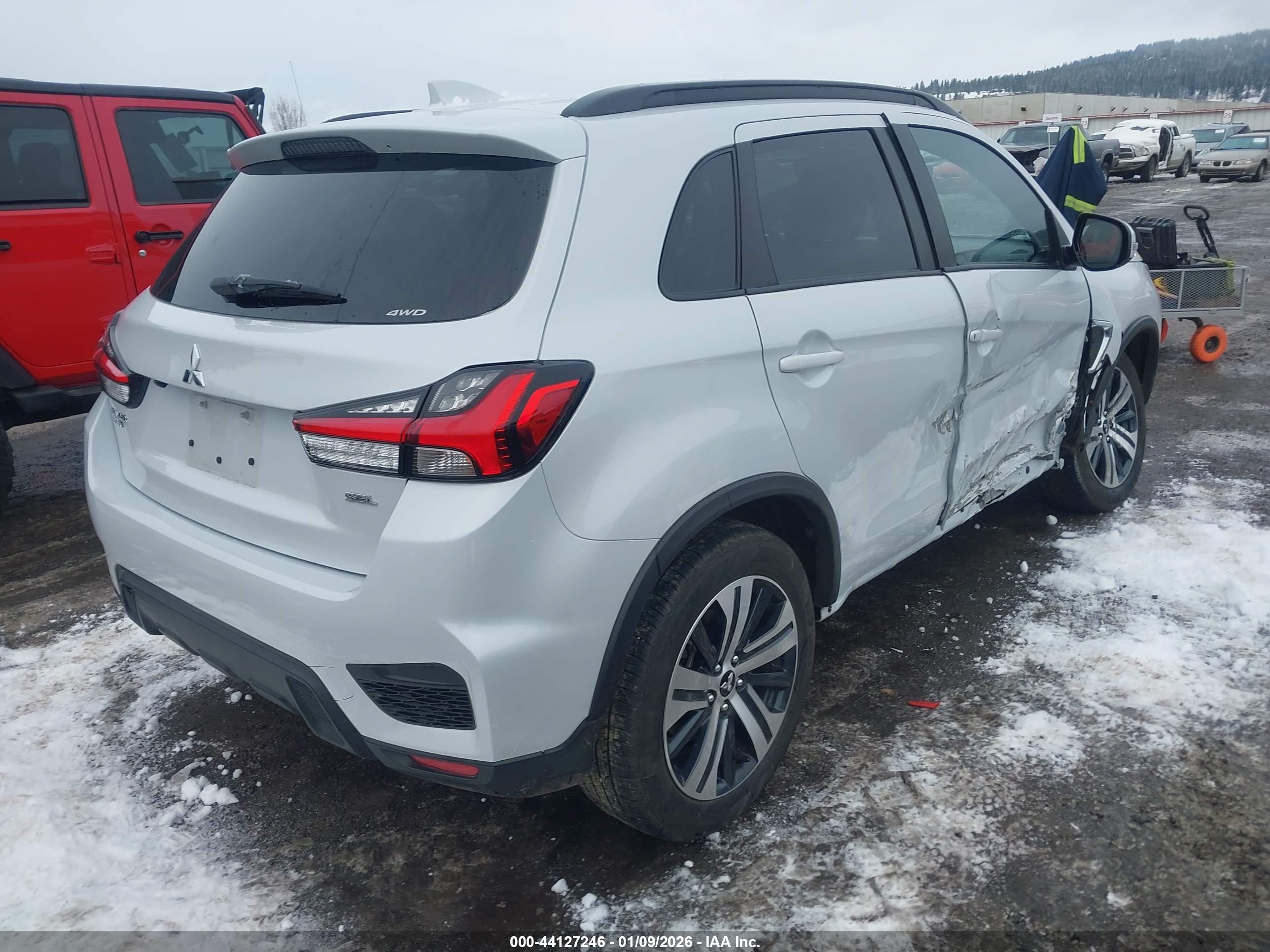 MITSUBISHI OUTLANDER image 4