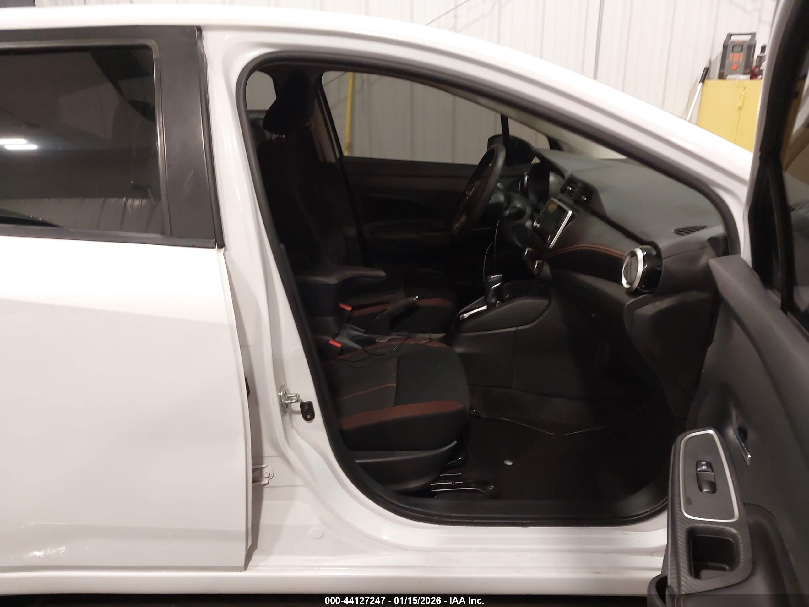 NISSAN VERSA image 5