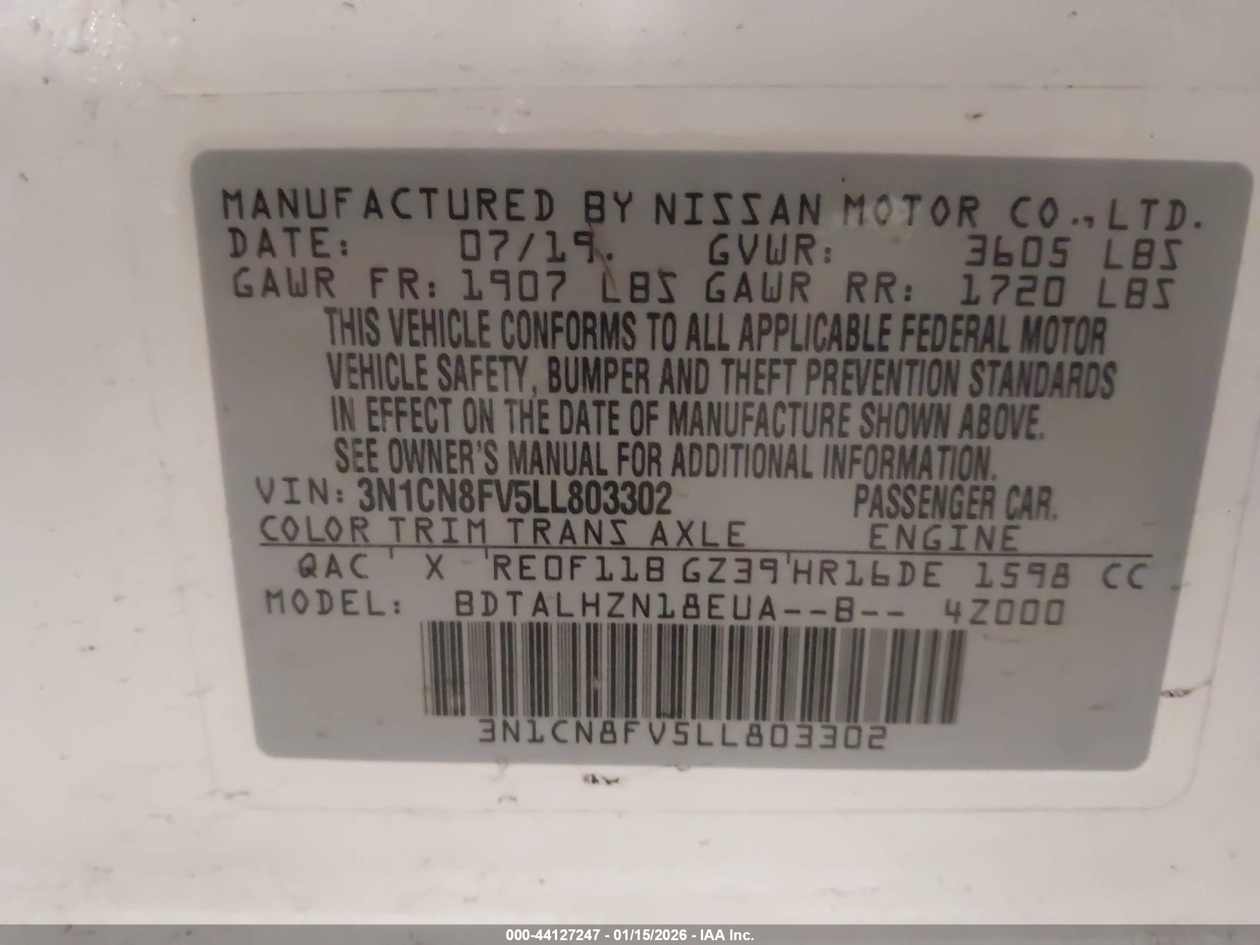 NISSAN VERSA image 9