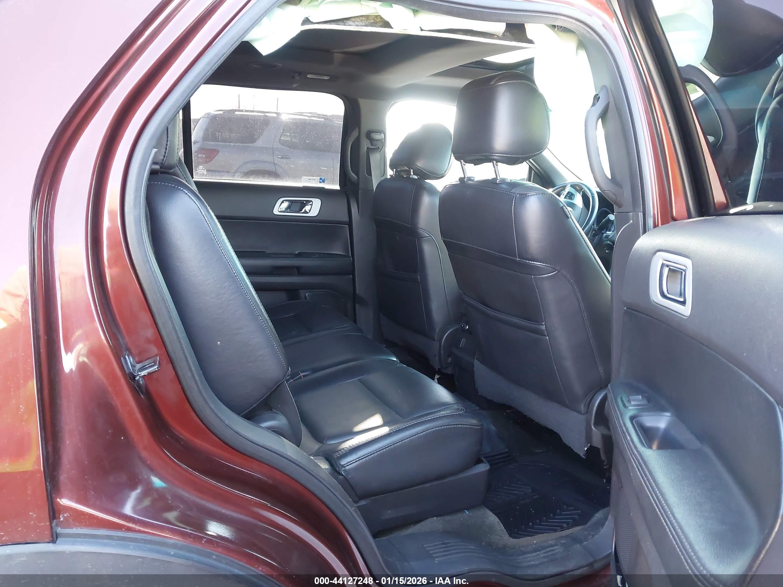 FORD EXPLORER image 8