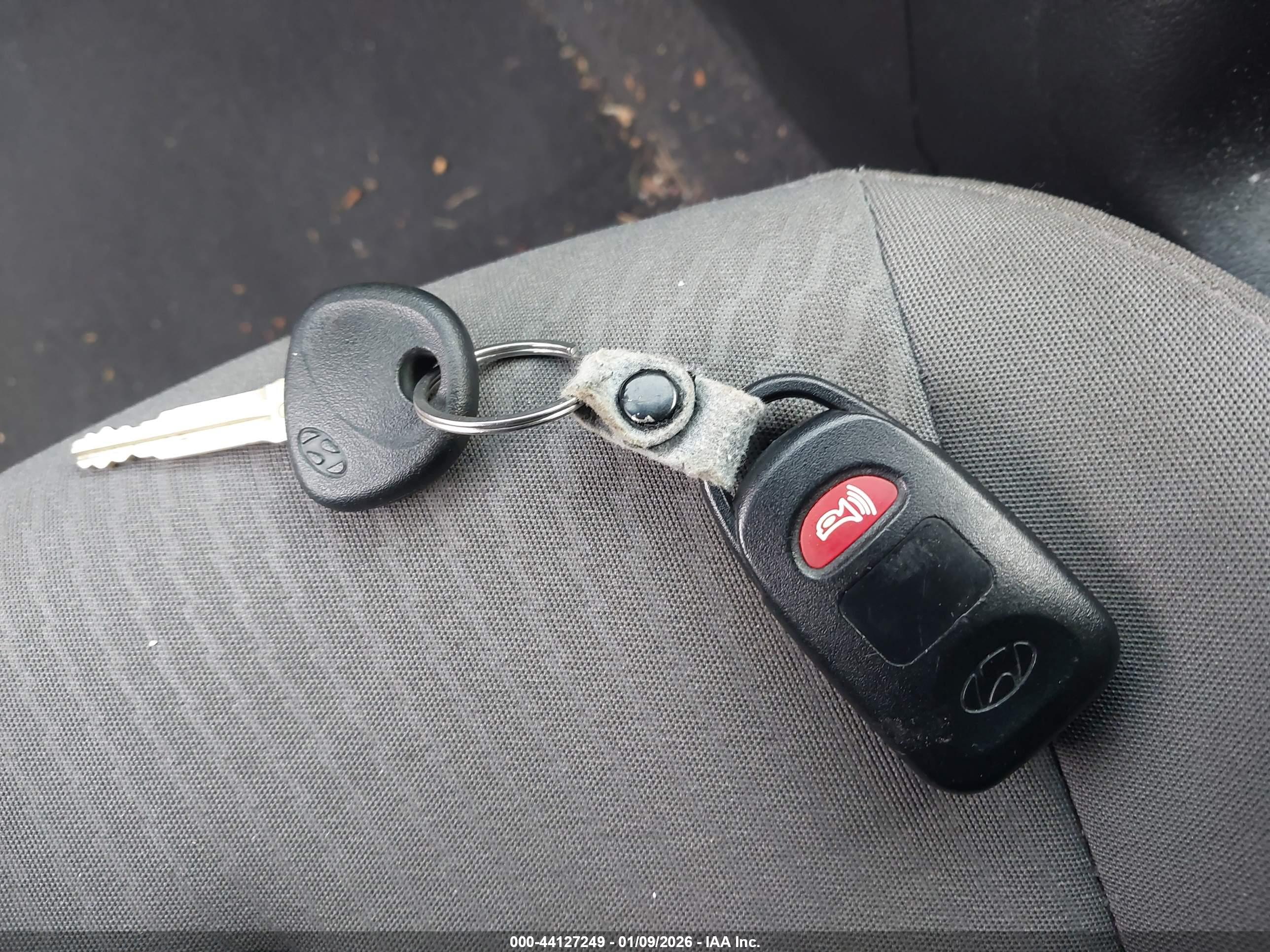 HYUNDAI ELANTRA image 11