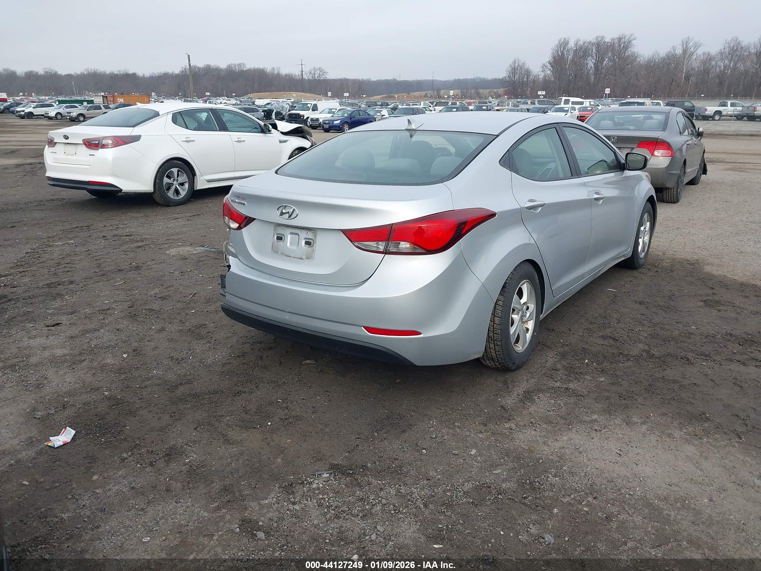 HYUNDAI ELANTRA image 4