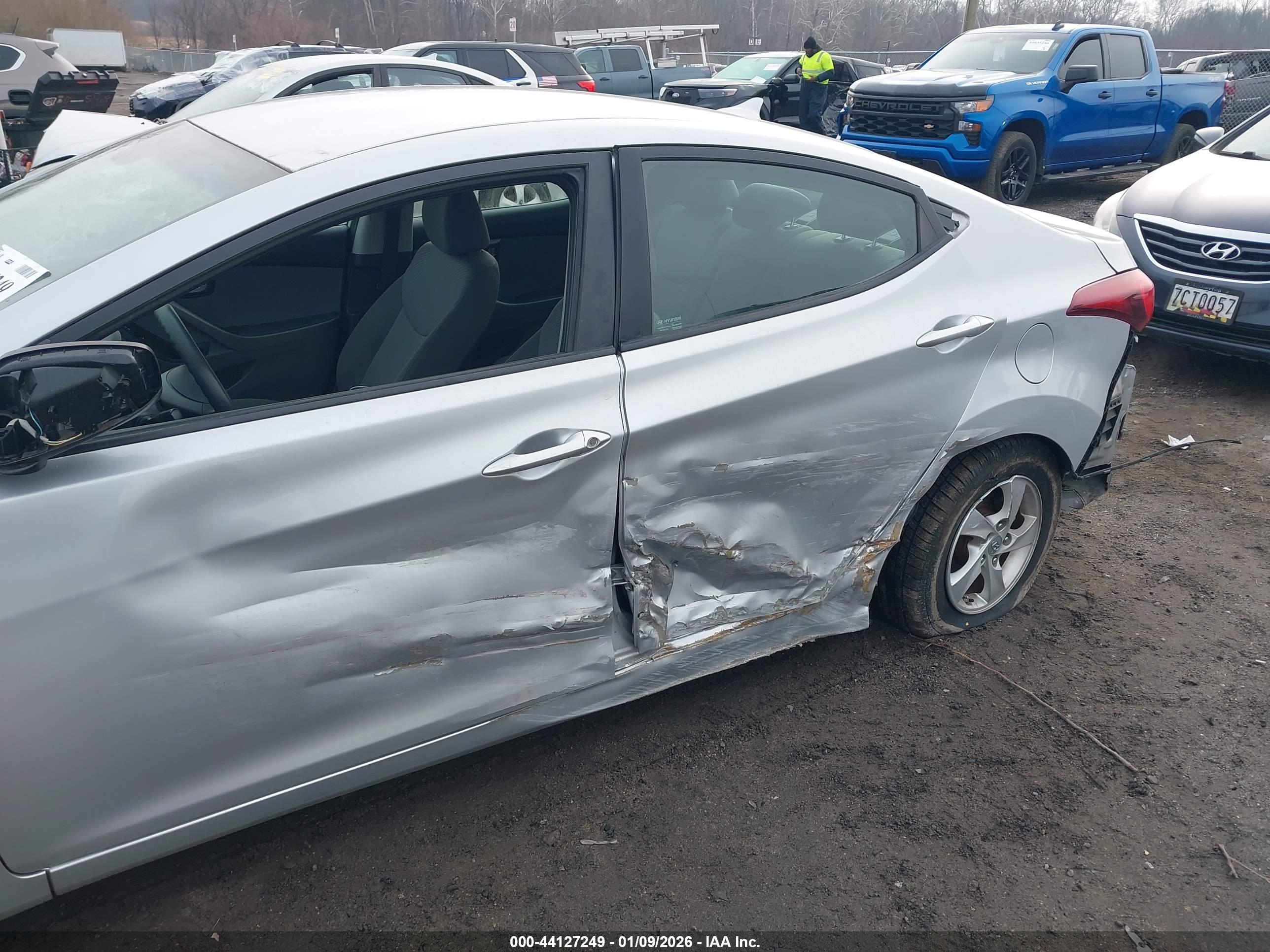 HYUNDAI ELANTRA image 6