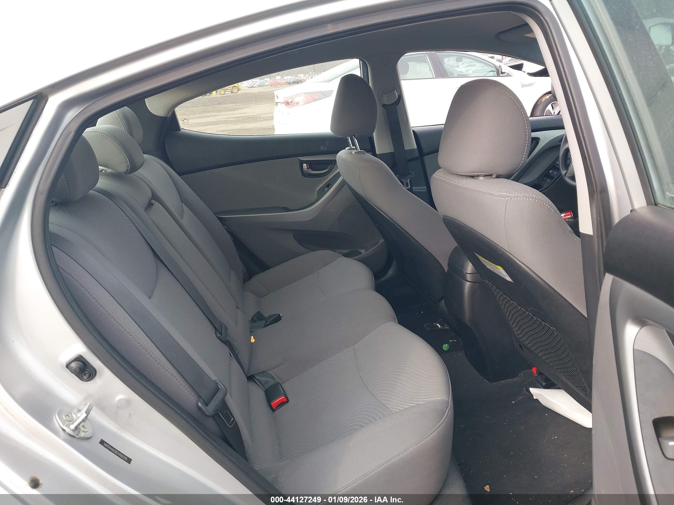 HYUNDAI ELANTRA image 8