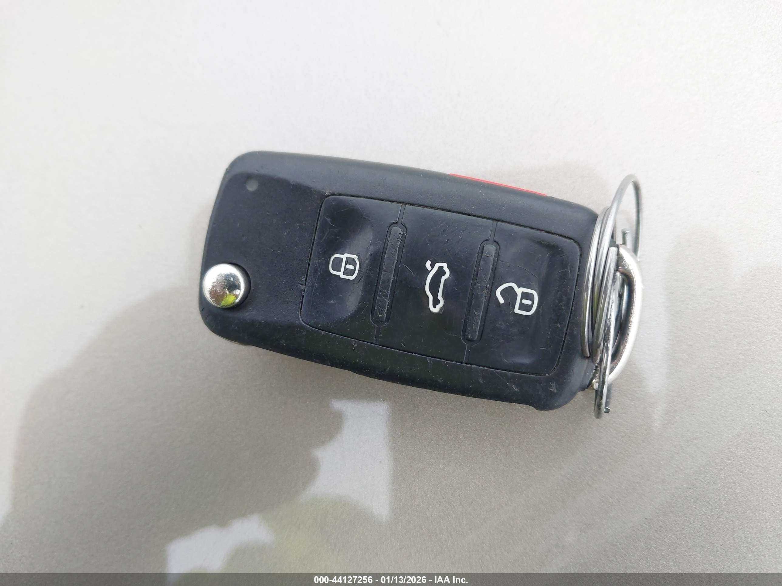 VOLKSWAGEN PASSAT image 11