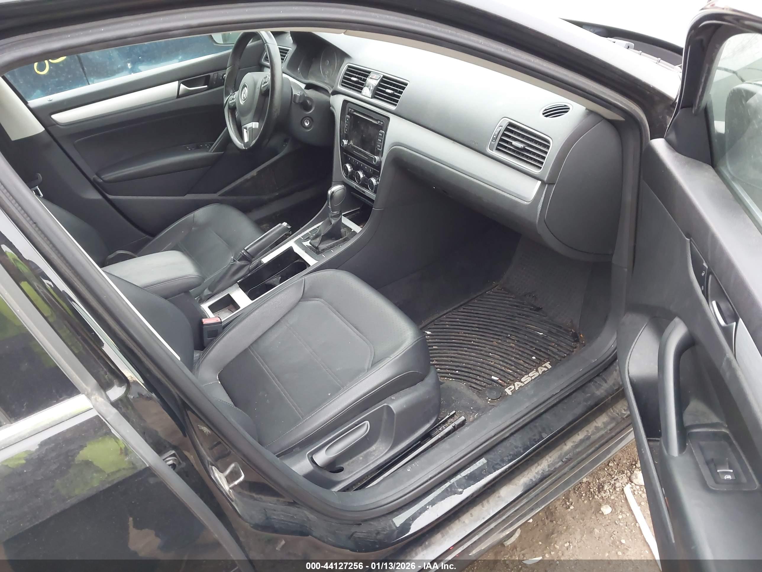 VOLKSWAGEN PASSAT image 5