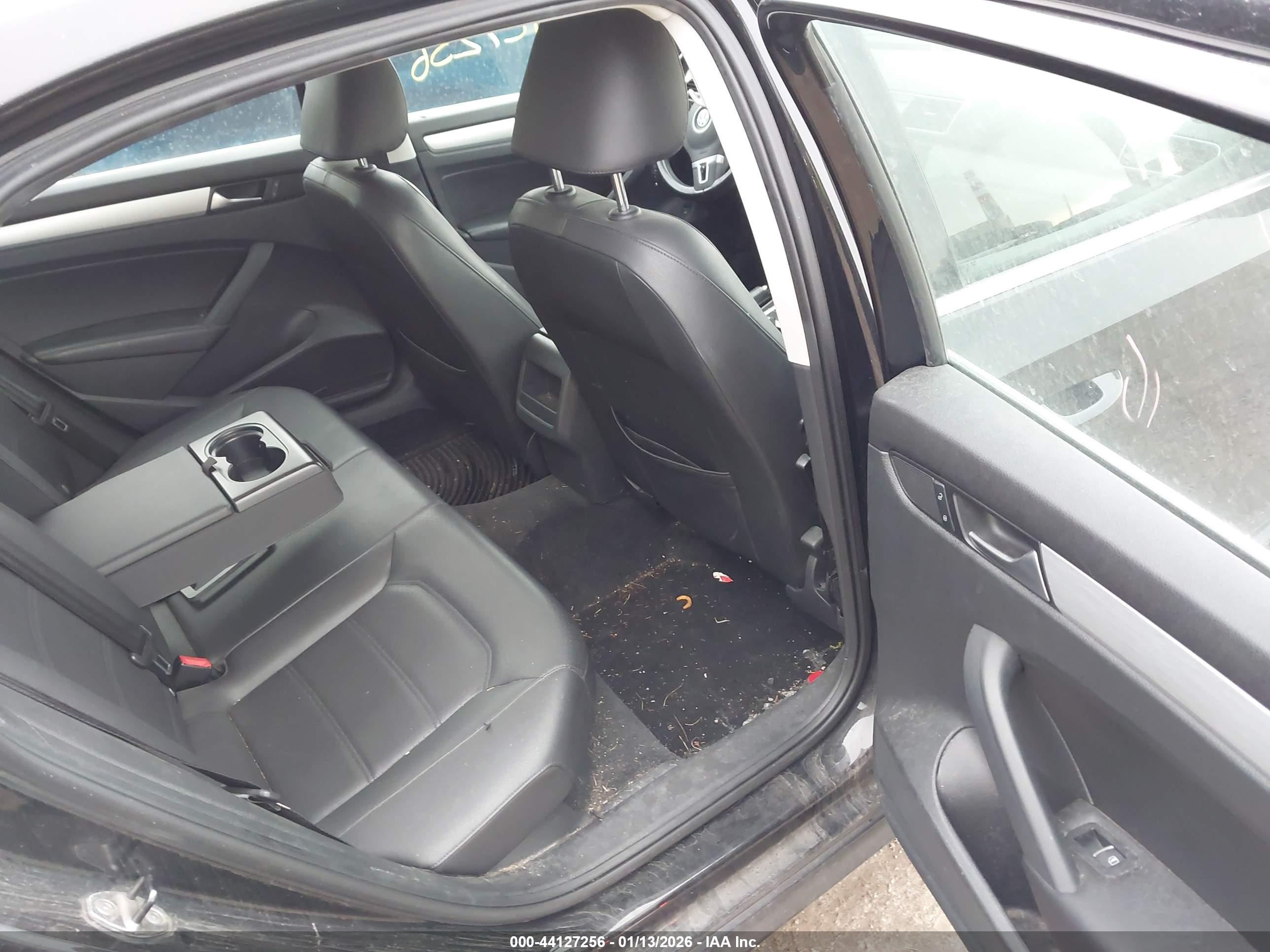 VOLKSWAGEN PASSAT image 8