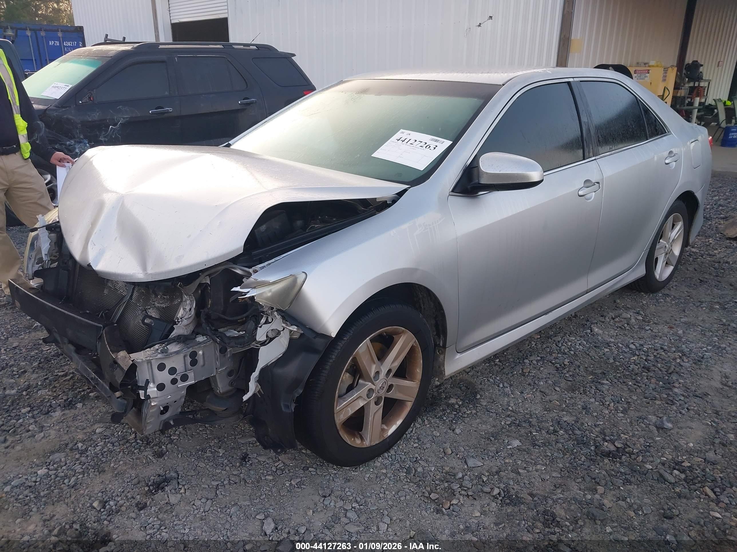 TOYOTA CAMRY image 2