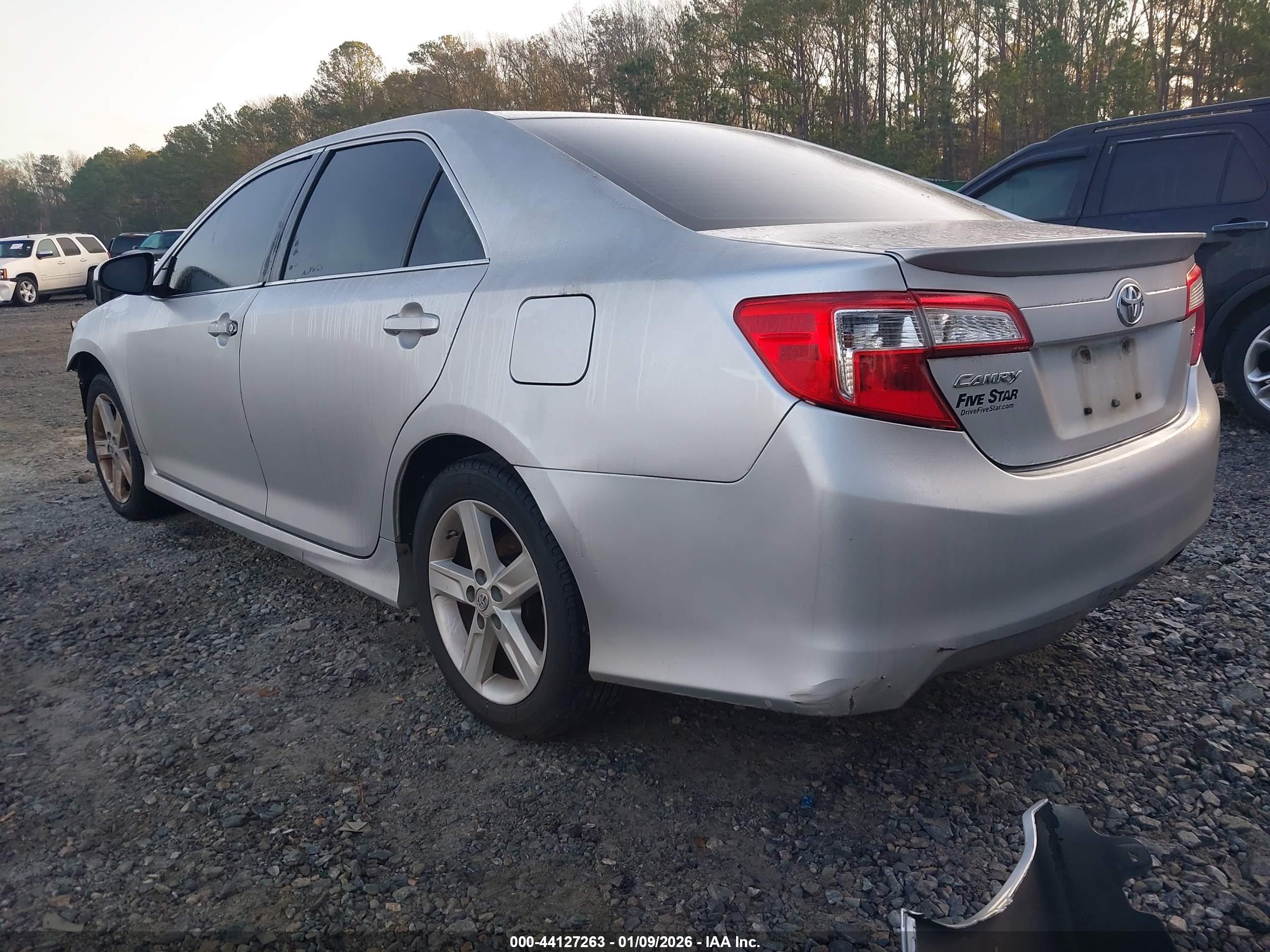 TOYOTA CAMRY image 3