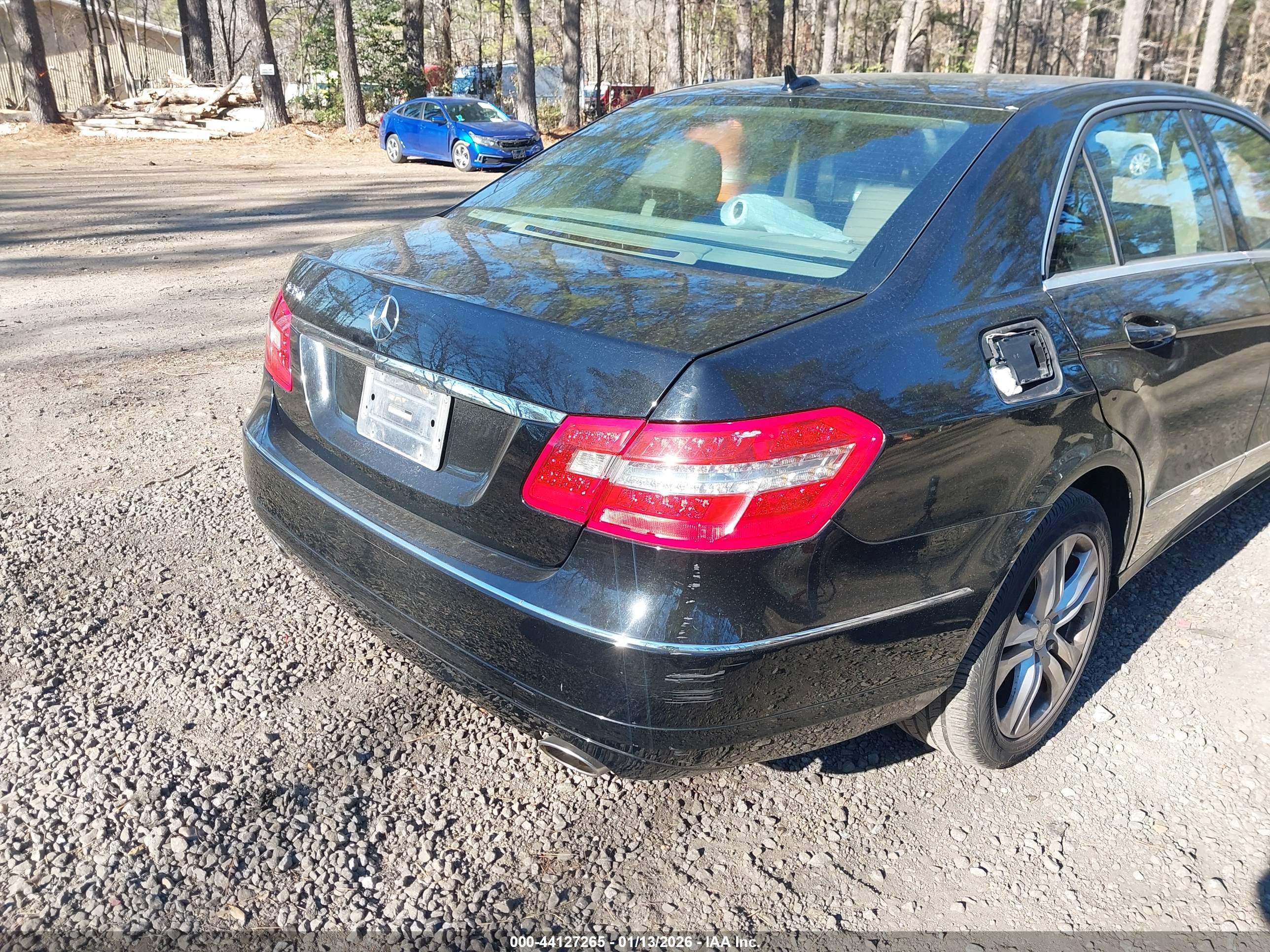 MERCEDES-BENZ E image 6