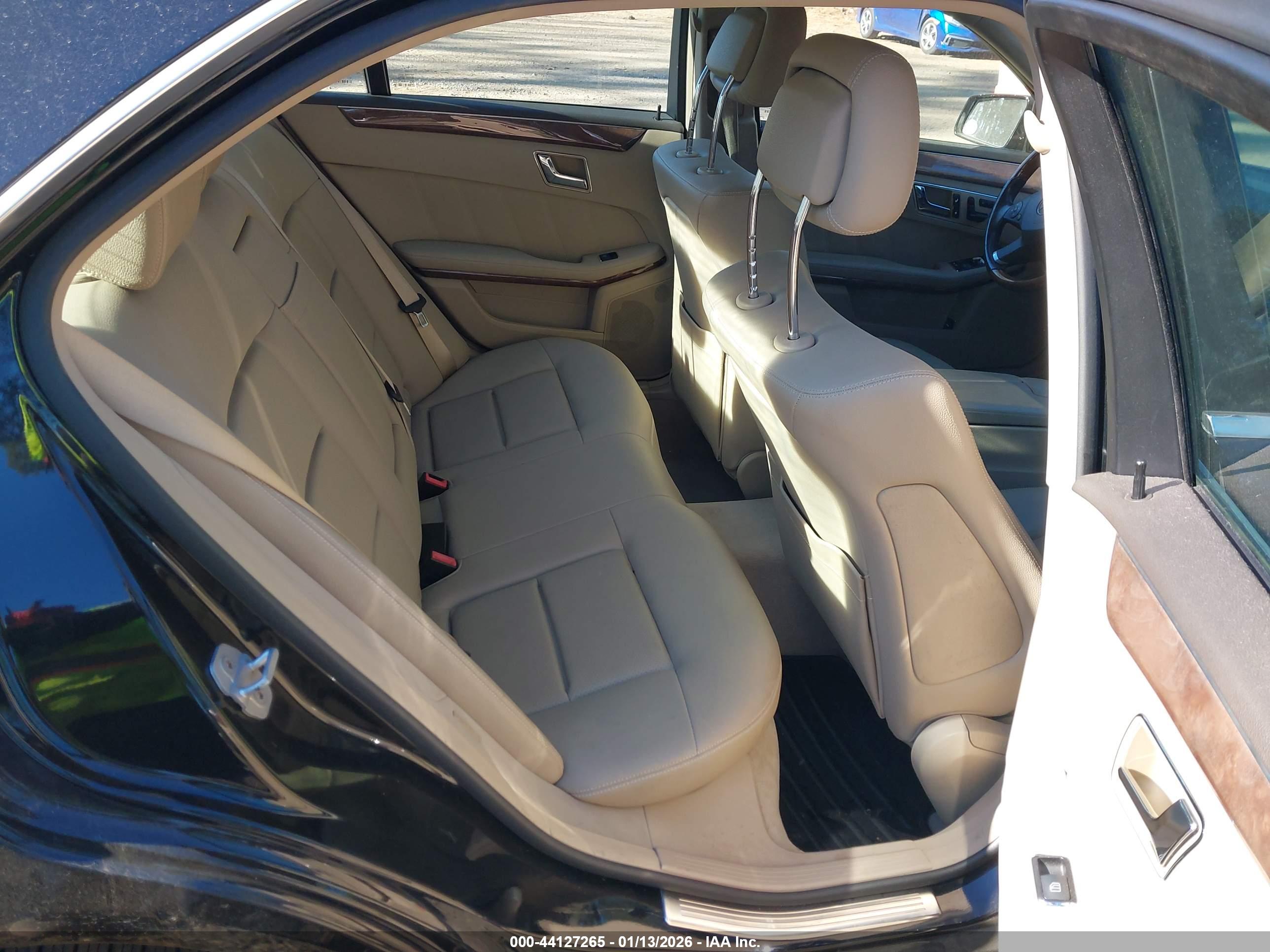 MERCEDES-BENZ E image 8