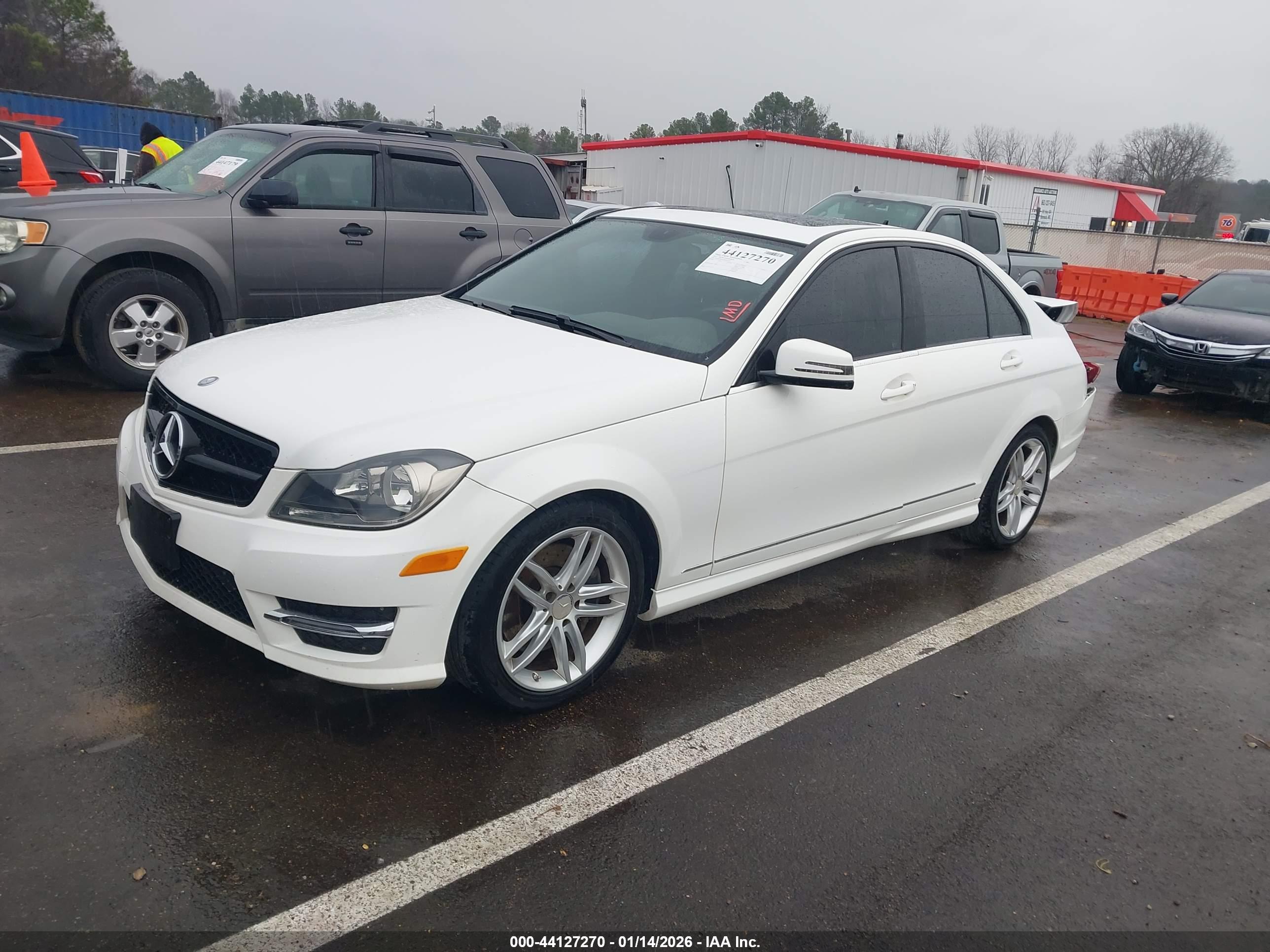 MERCEDES-BENZ C image 2