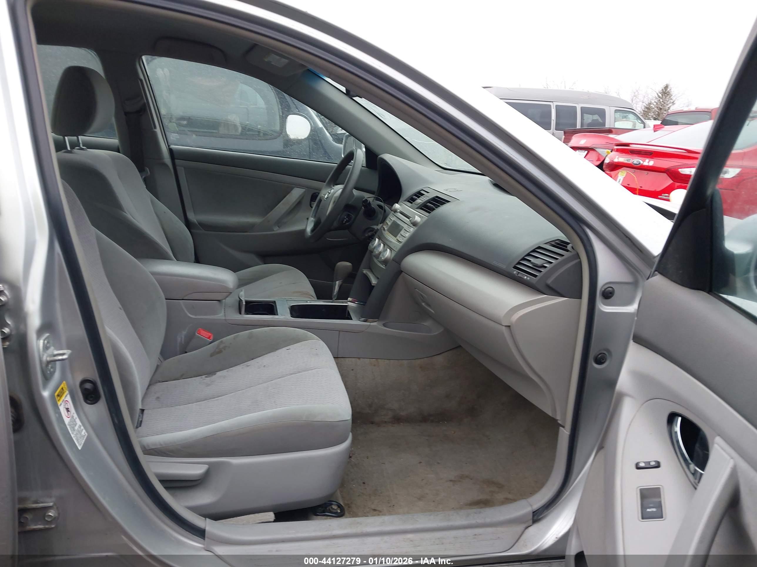 TOYOTA CAMRY image 5