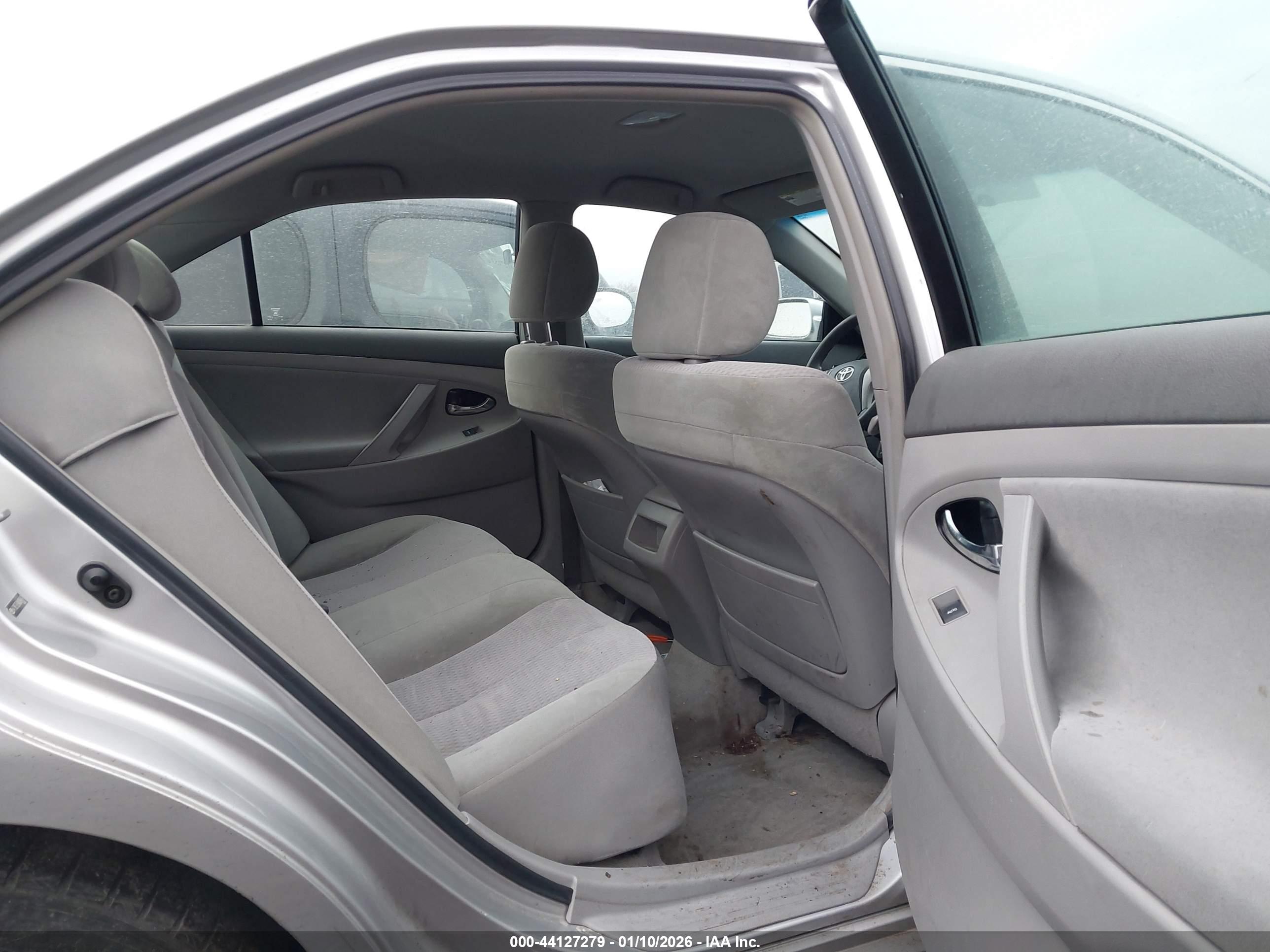 TOYOTA CAMRY image 8