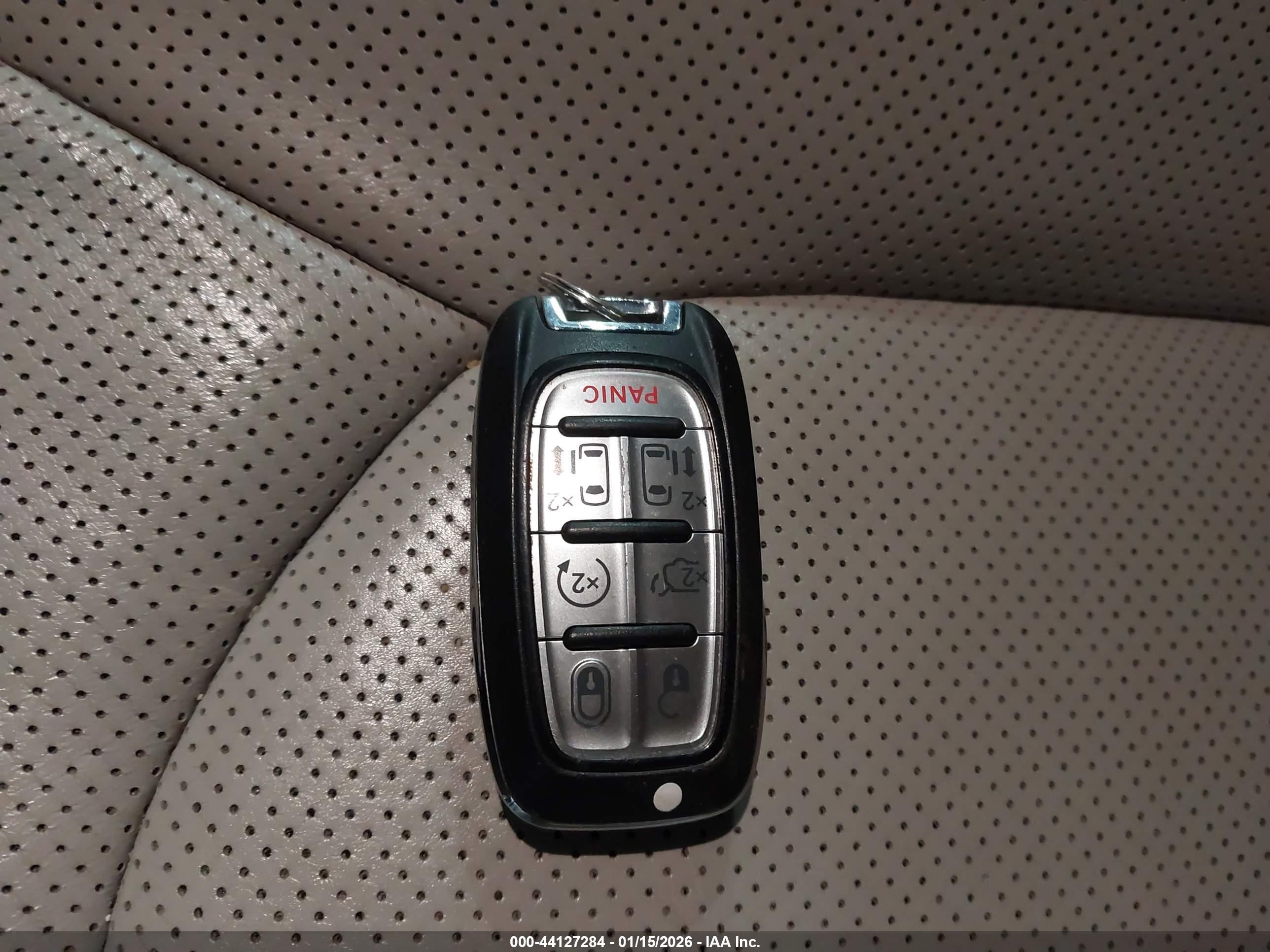 CHRYSLER PACIFICA image 11