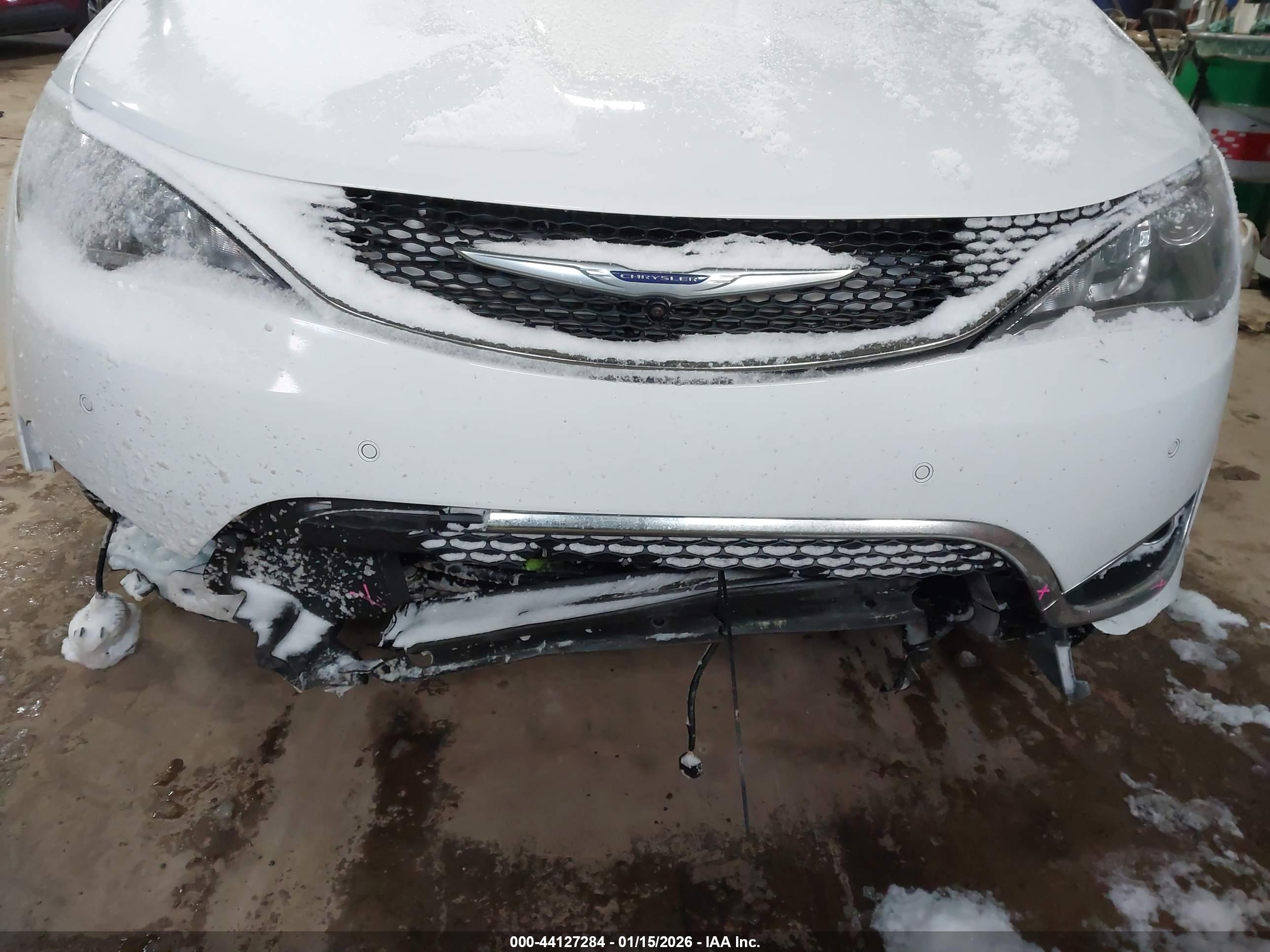CHRYSLER PACIFICA image 6