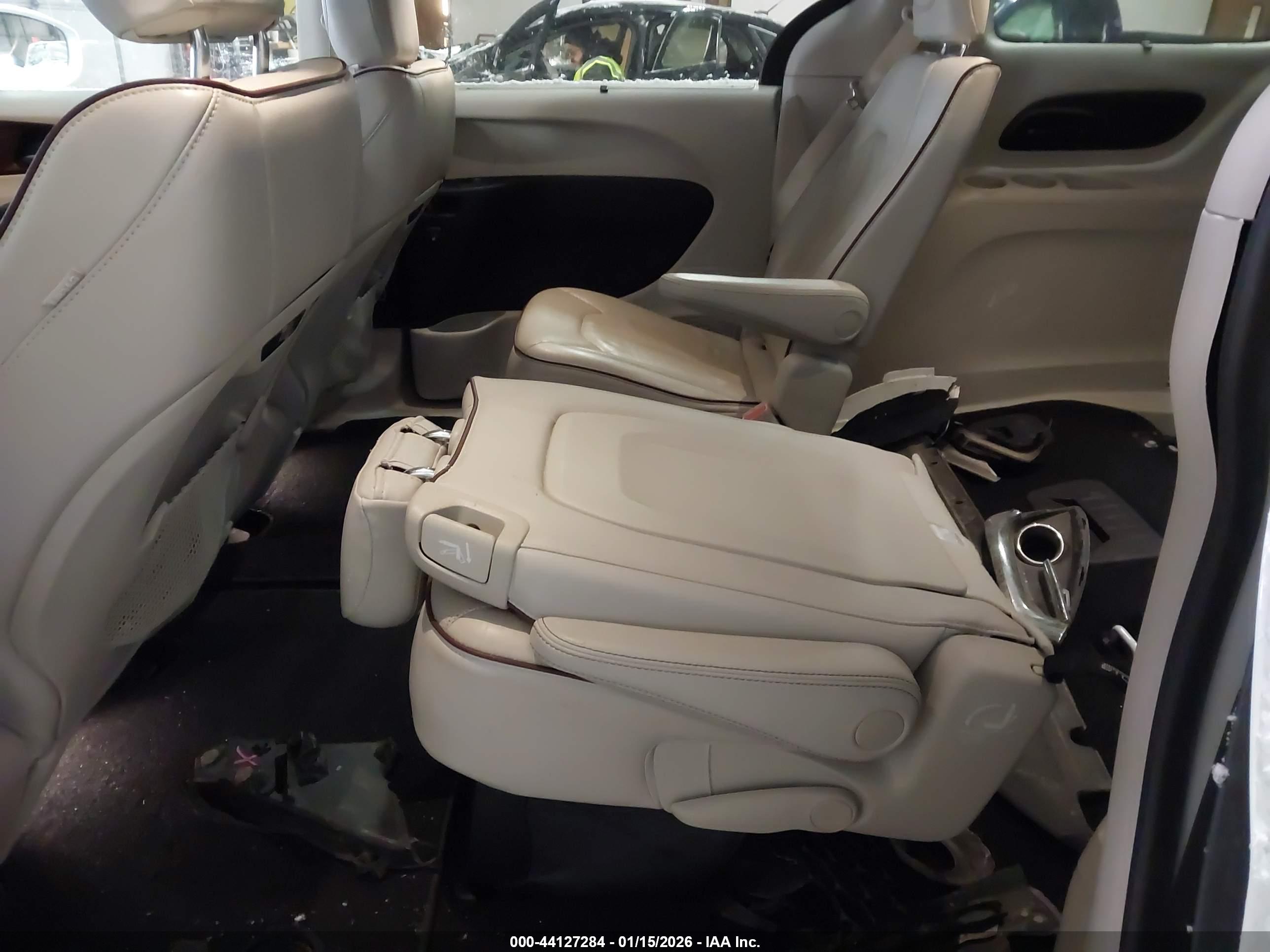 CHRYSLER PACIFICA image 8